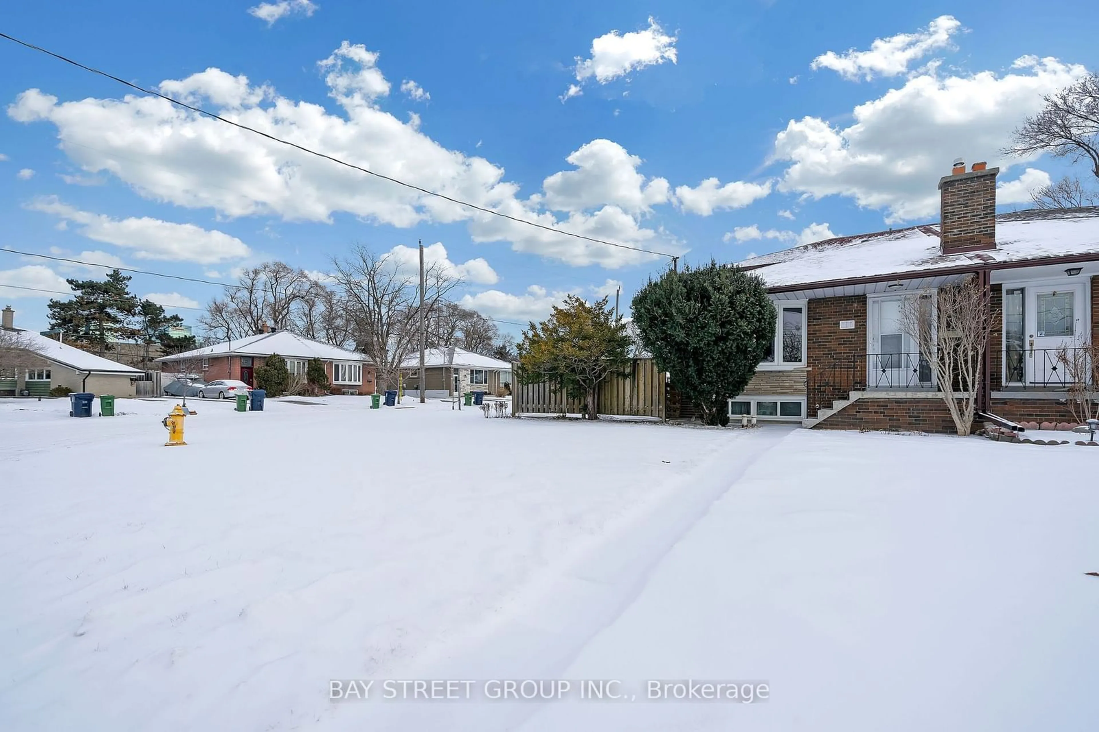 A pic from outside/outdoor area/front of a property/back of a property/a pic from drone, street for 111 Fortrose Cres, Toronto Ontario M3A 2H2