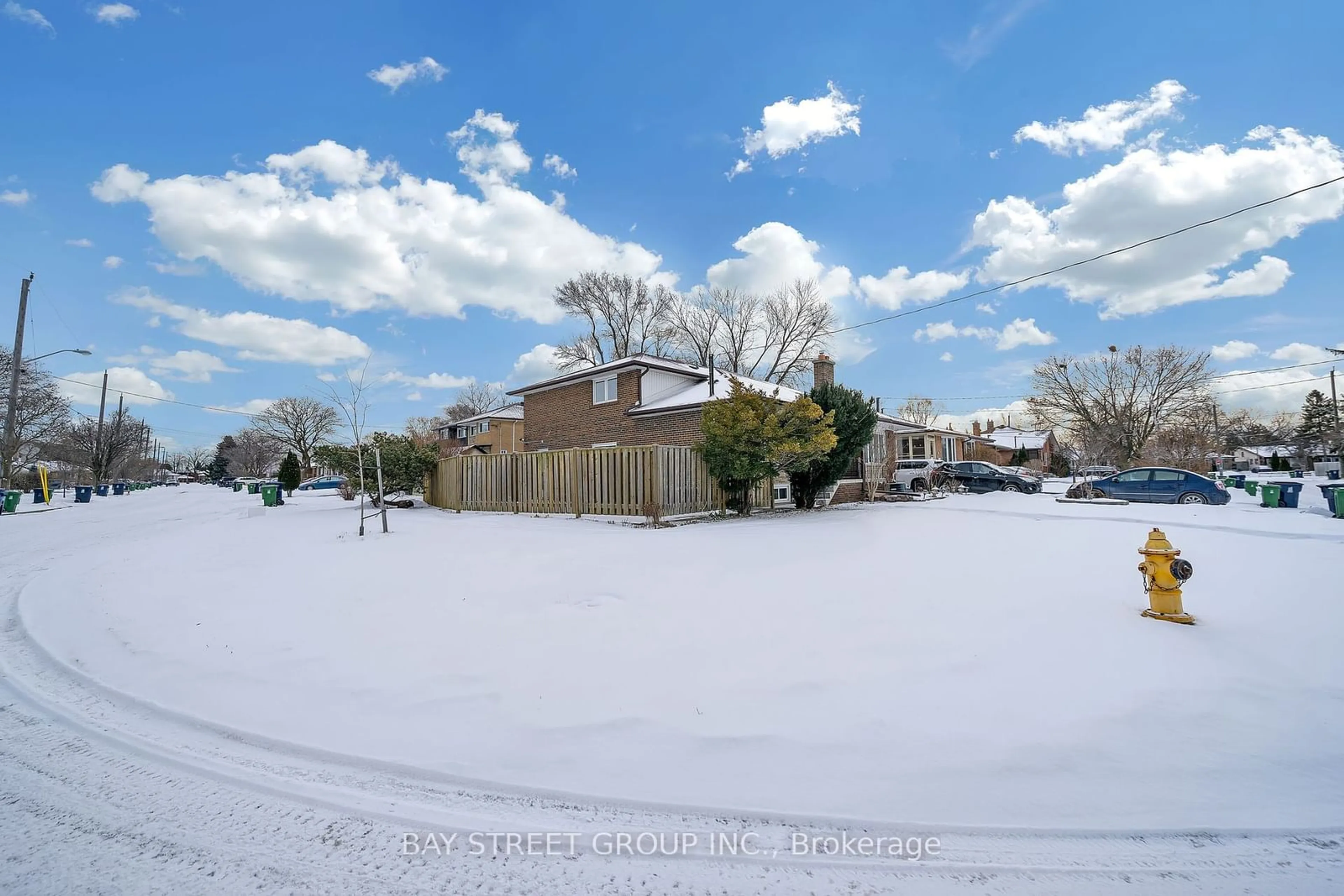 A pic from outside/outdoor area/front of a property/back of a property/a pic from drone, street for 111 Fortrose Cres, Toronto Ontario M3A 2H2