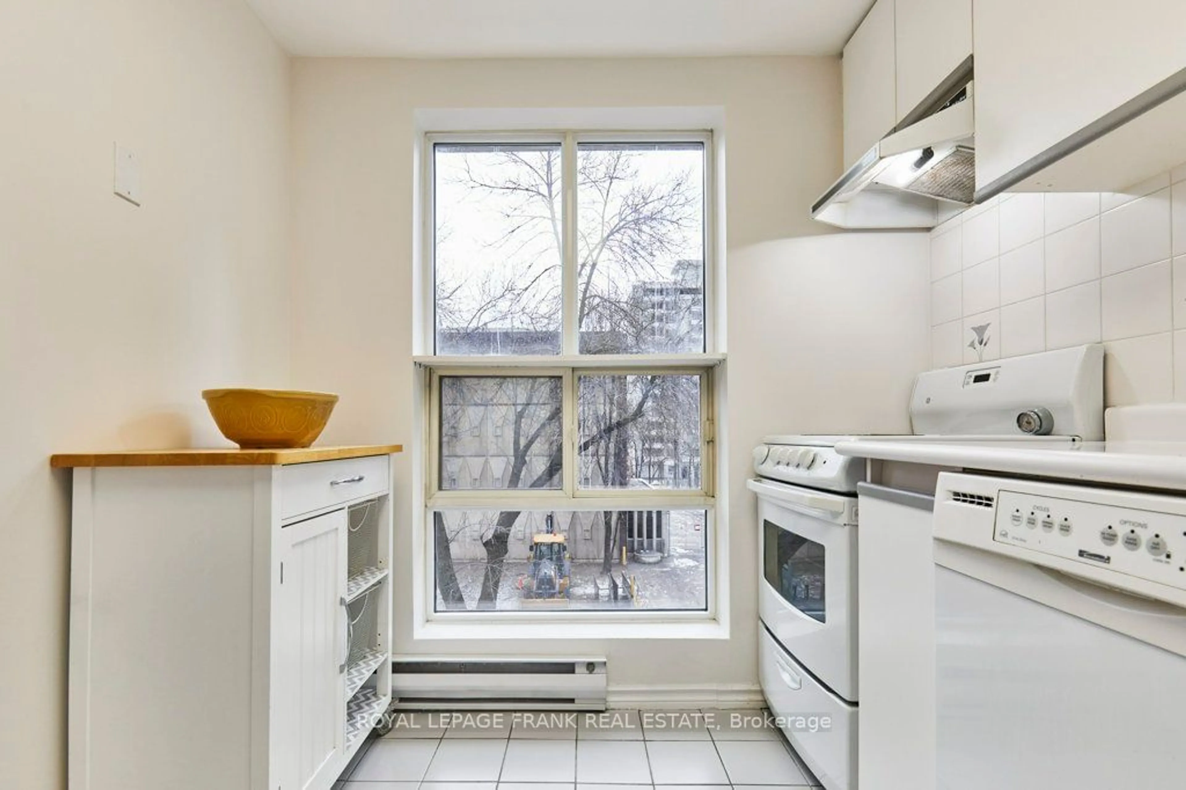 Standard kitchen, unknown for 88 Charles St #301, Toronto Ontario M4Y 2W7