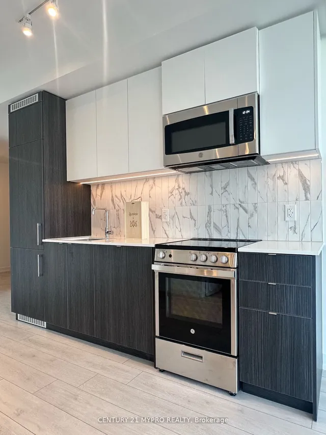 Additional property image - 500 Dupont St Unit 607