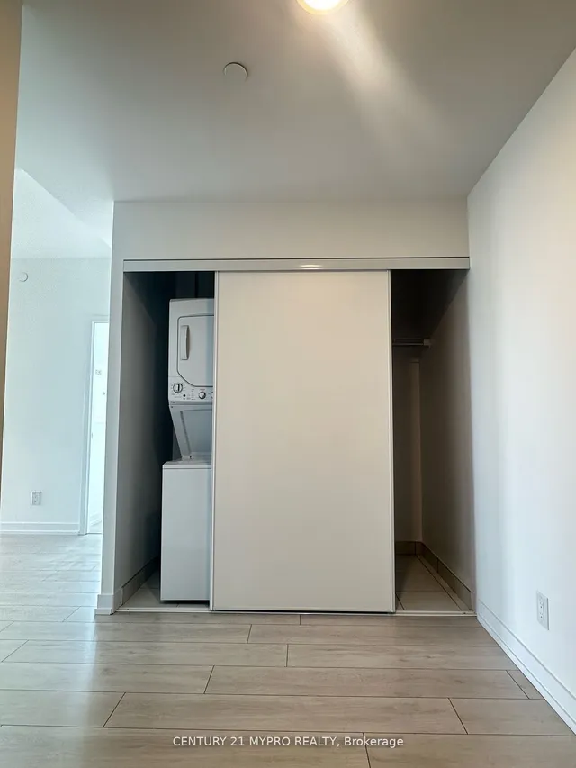 Additional property image - 500 Dupont St Unit 607