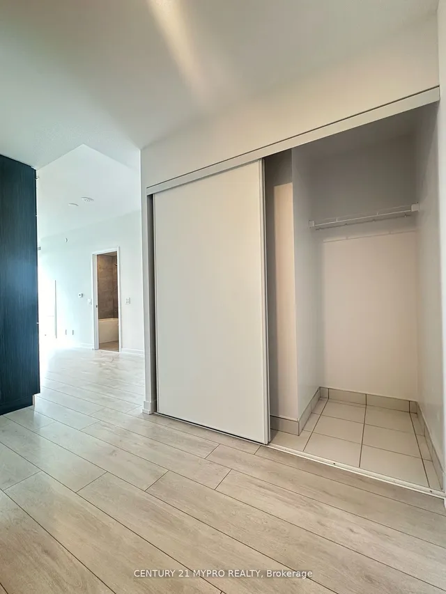 Additional property image - 500 Dupont St Unit 607