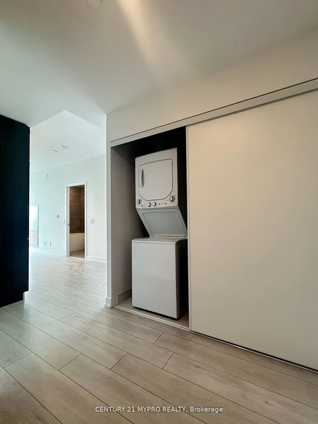 Additional property image - 500 Dupont St Unit 607