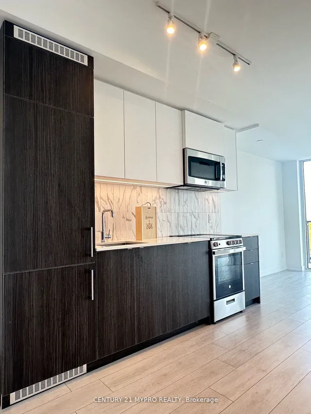 Additional property image - 500 Dupont St Unit 607
