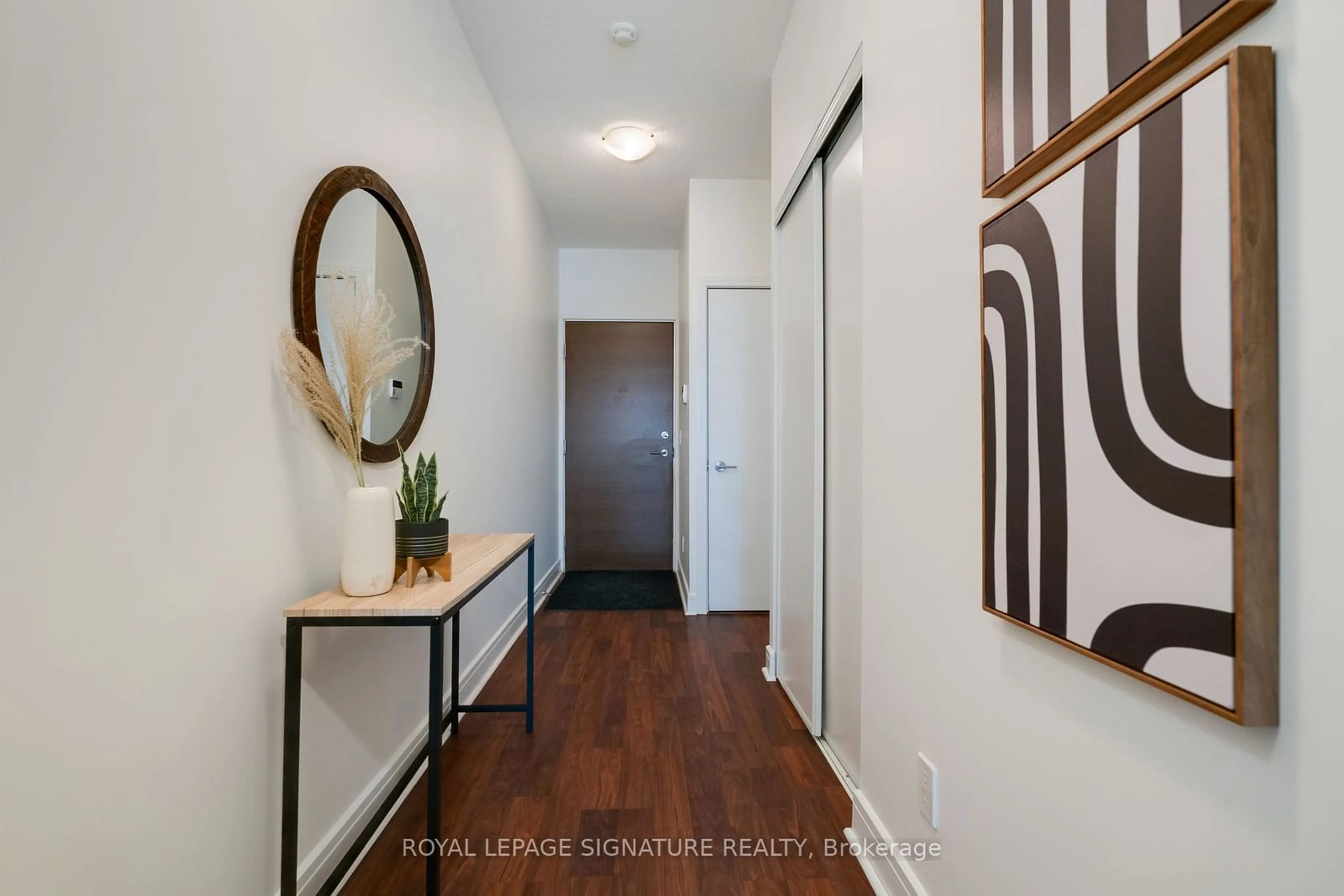 Indoor entryway for 35 Brian Peck Cres #124, Toronto Ontario M4G 0A5