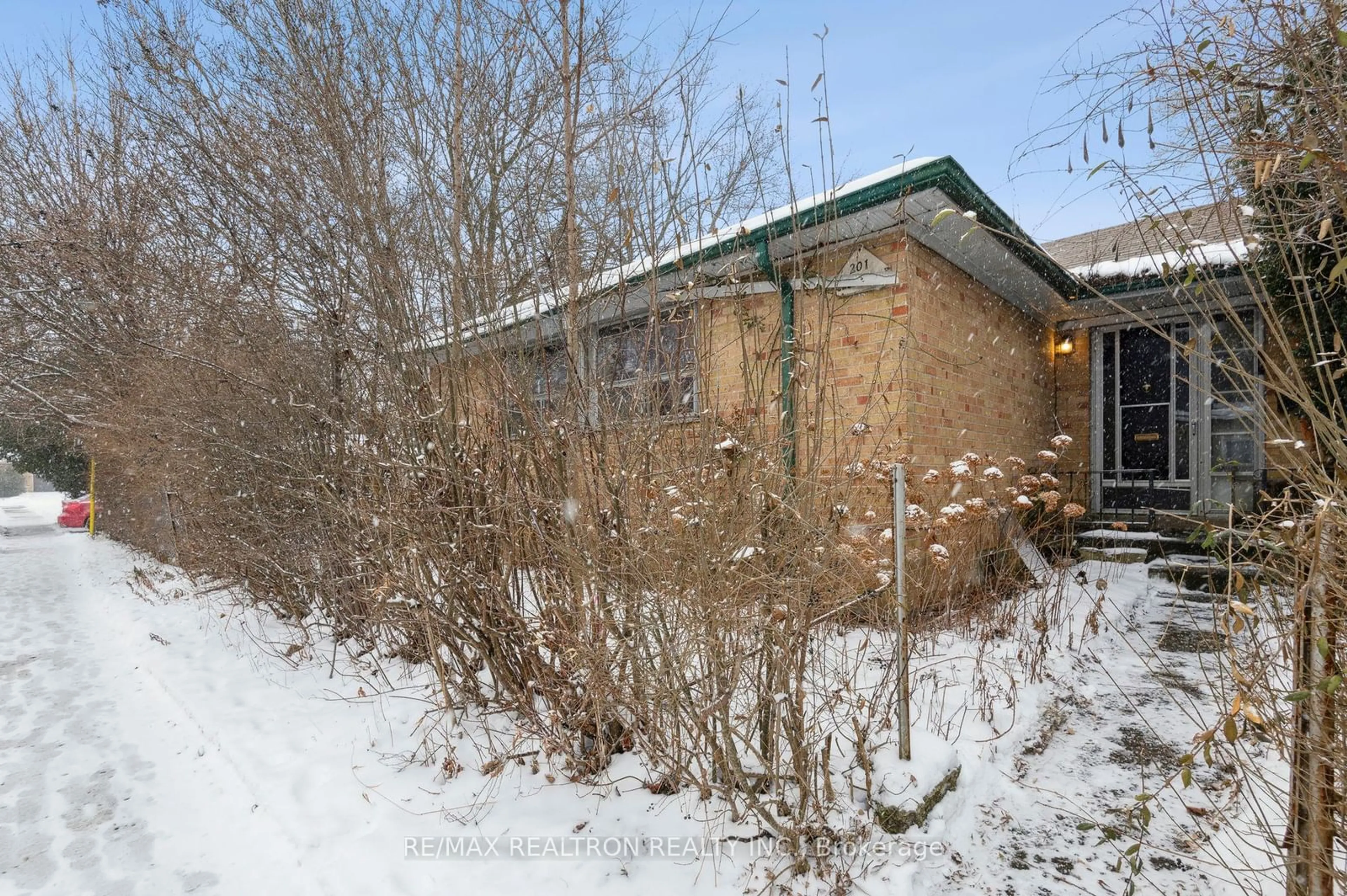 Shed for 201 Churchill Ave, Toronto Ontario M2R 1E2