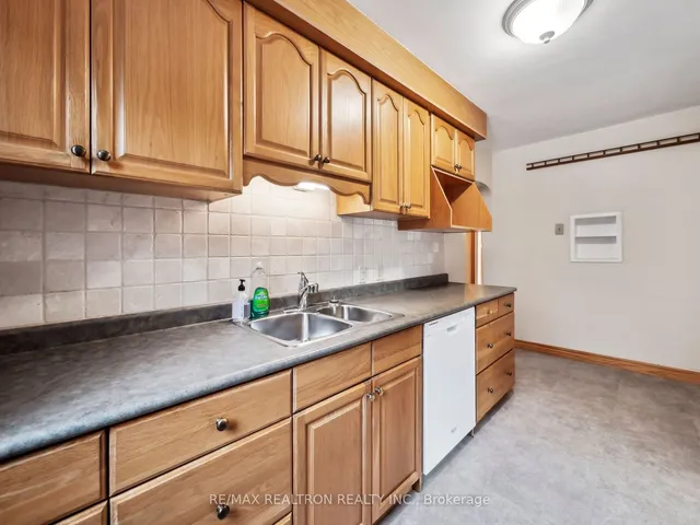 Additional property image - 75 Yorkview Dr