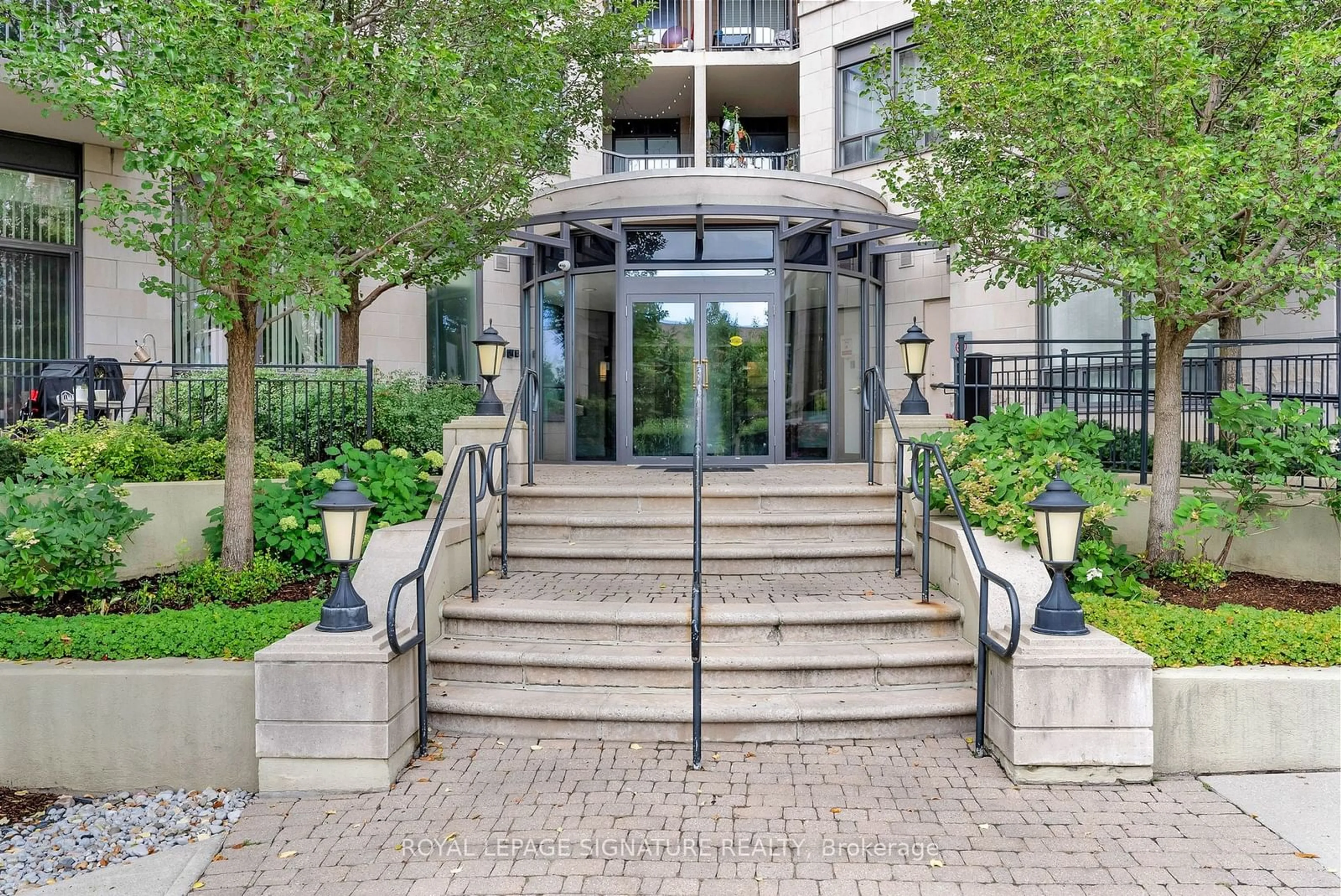 Indoor foyer for 16 Dallimore Circ #308, Toronto Ontario M3C 4C4