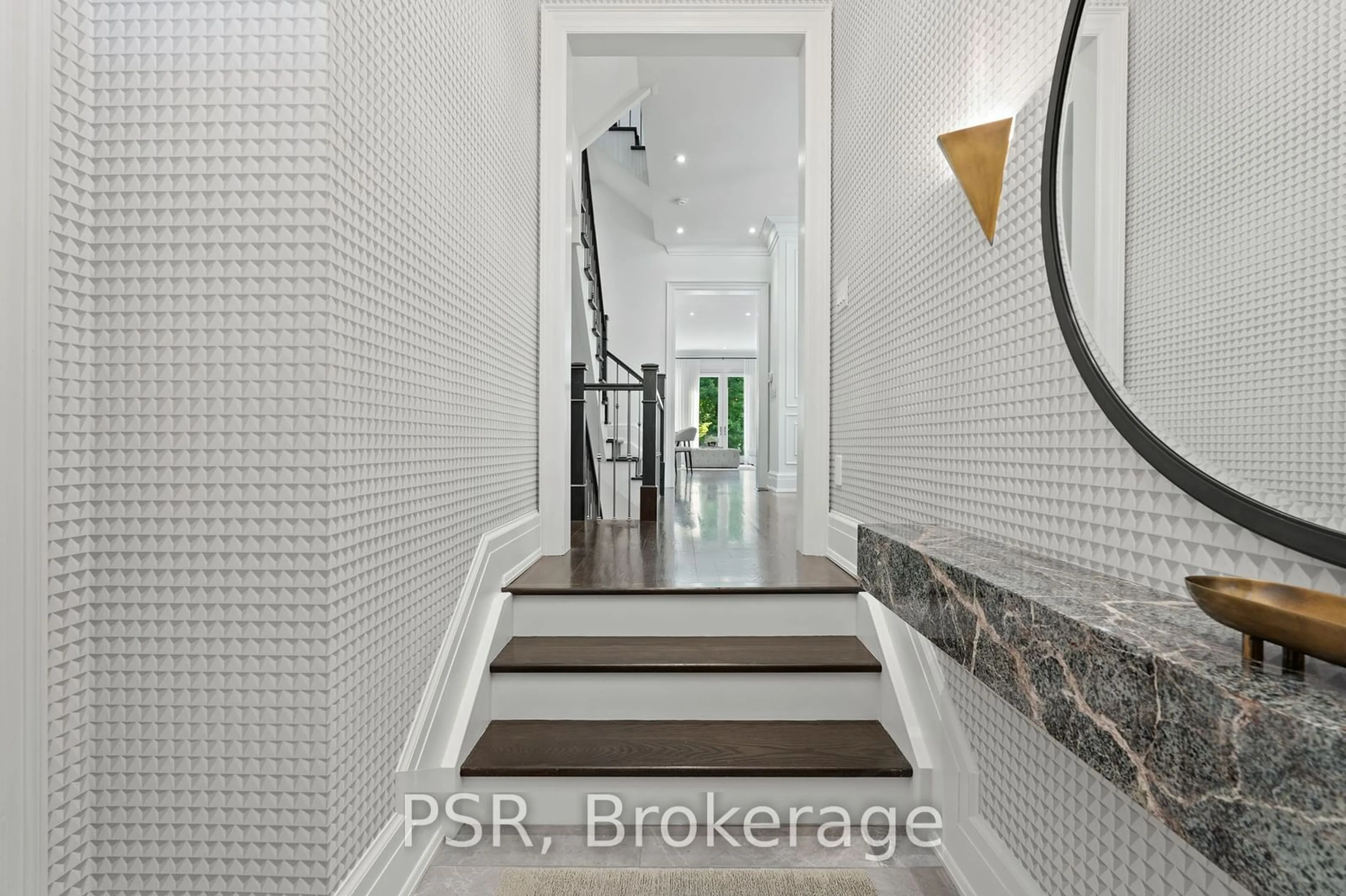 Indoor entryway for 39B Oriole Rd, Toronto Ontario M4V 2E6