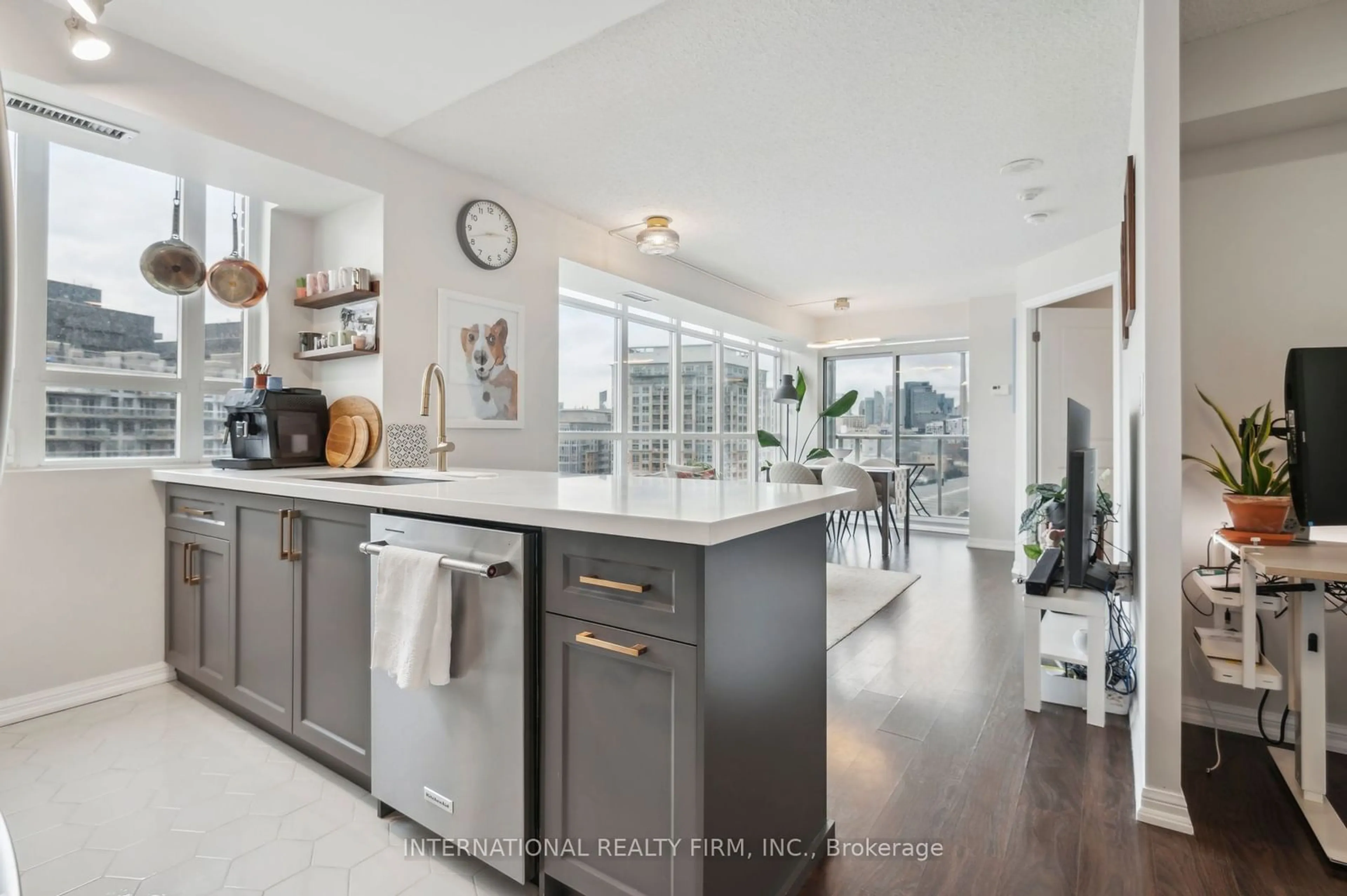 Open concept kitchen, ceramic/tile floor for 125 Western Battery Rd #802, Toronto Ontario M6K 3R8