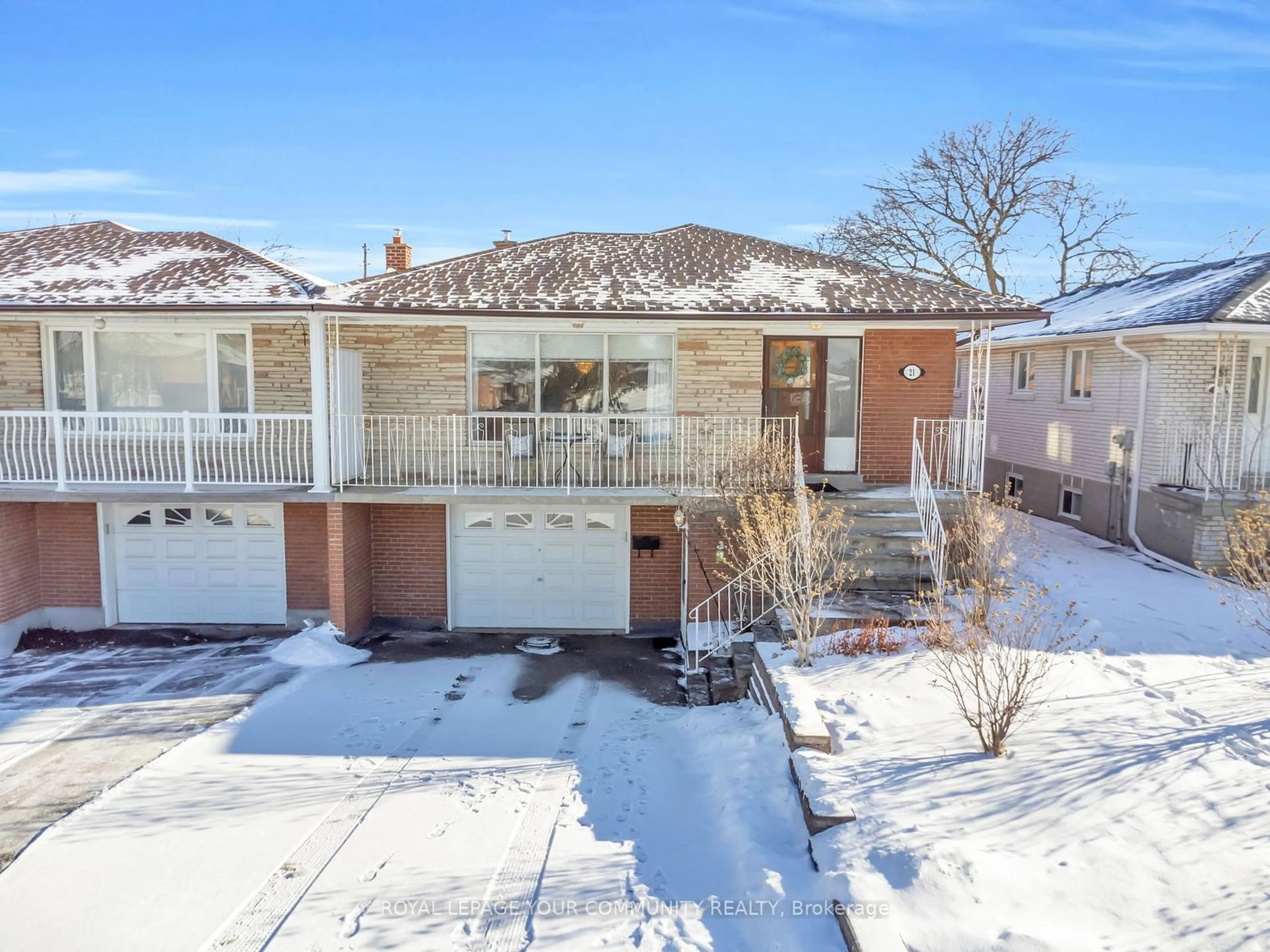 A pic from outside/outdoor area/front of a property/back of a property/a pic from drone, street for 21 Clipper Rd, Toronto Ontario M2J 4C8