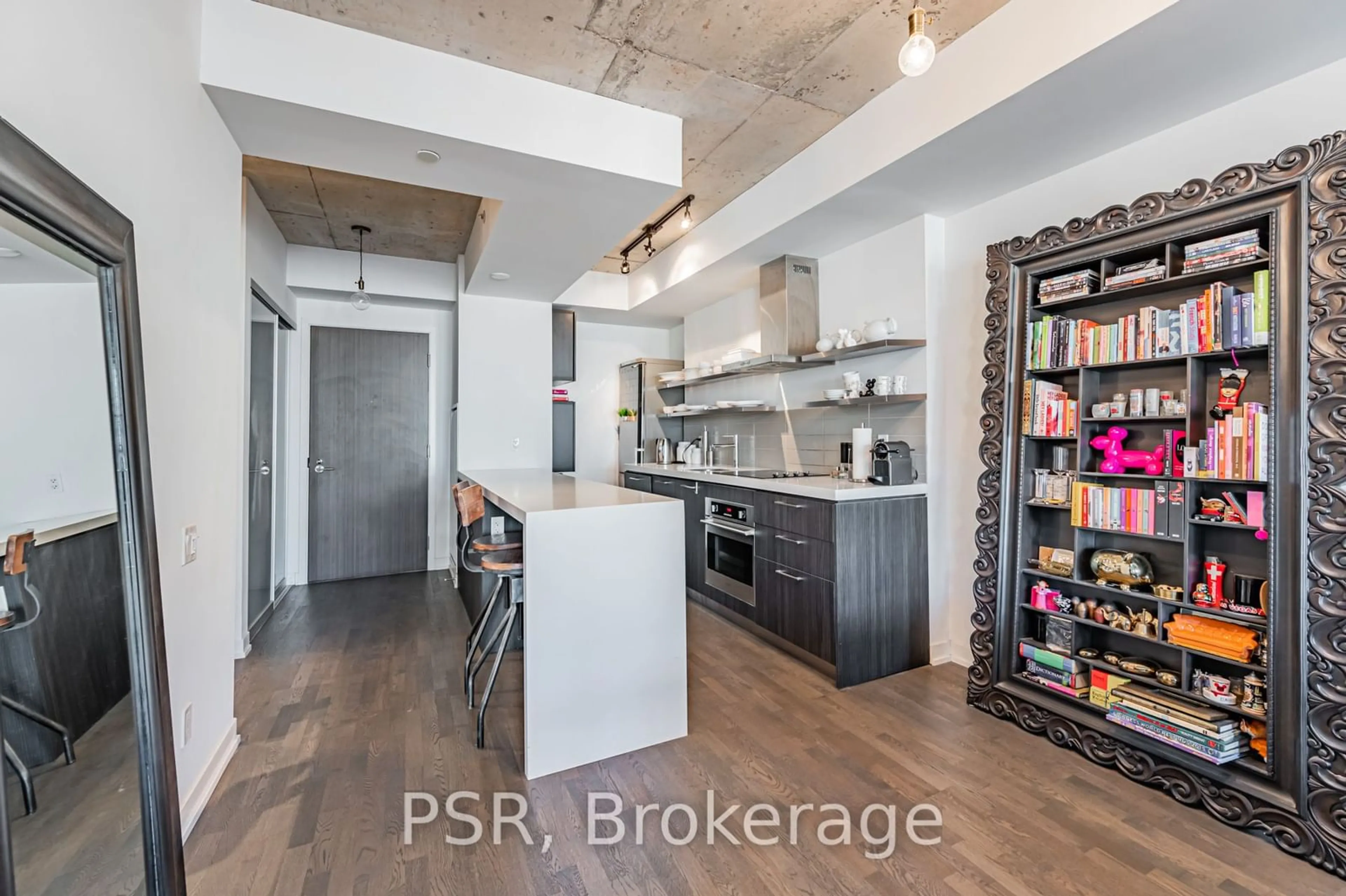 Open concept kitchen, unknown for 560 King St #610, Toronto Ontario M5V 0L5