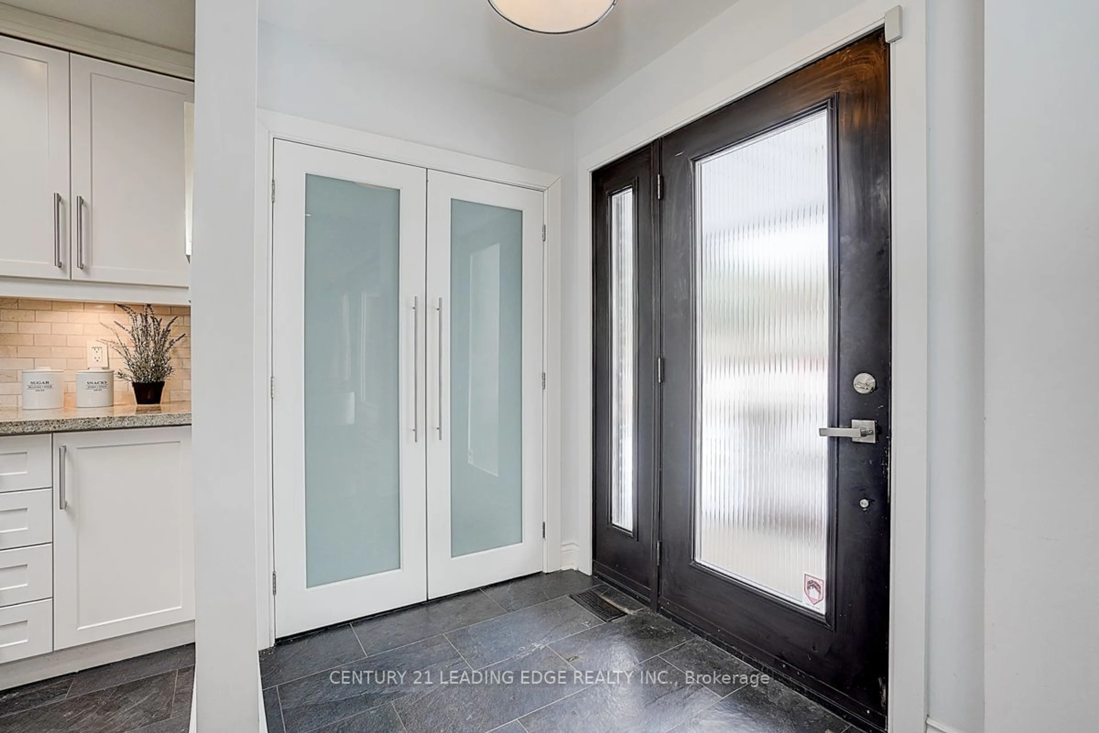 Indoor entryway for 234 Shaughnessy Blvd, Toronto Ontario M2J 1K6