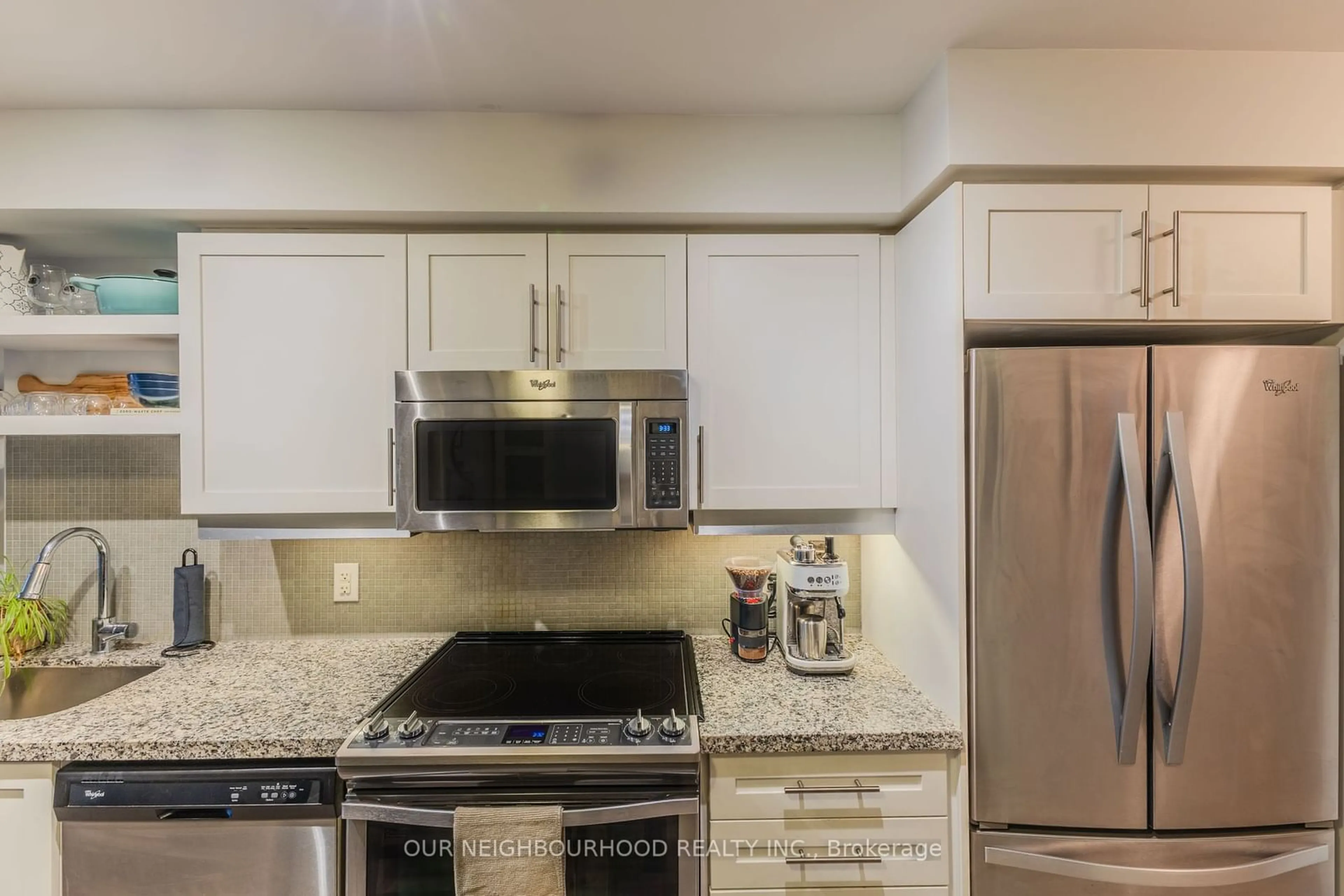 Standard kitchen, ceramic/tile floor for 400 Adelaide St #719, Toronto Ontario M5A 4S3