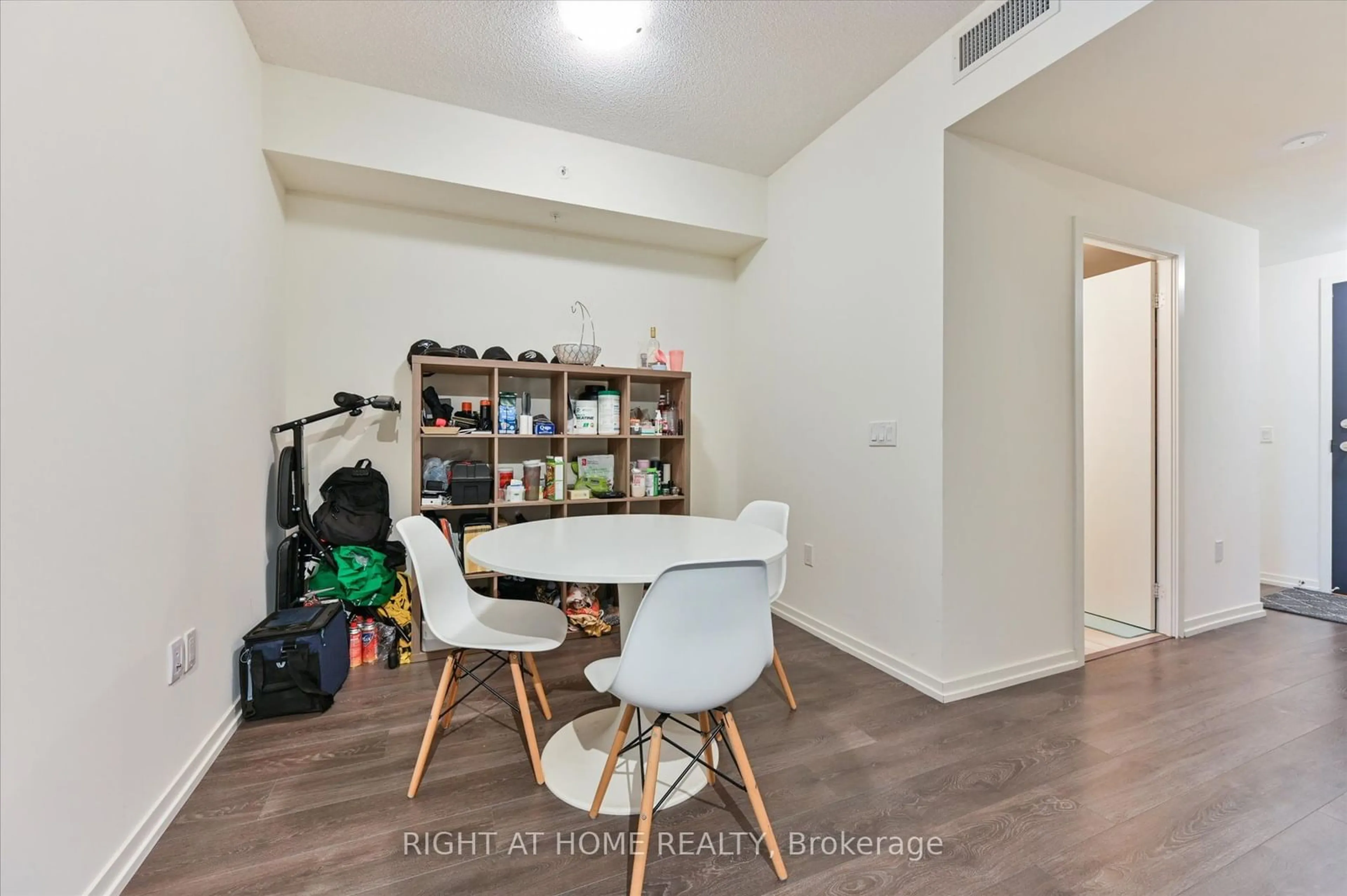 A pic of a room for 3237 Bayview Ave #312, Toronto Ontario M2K 0G1