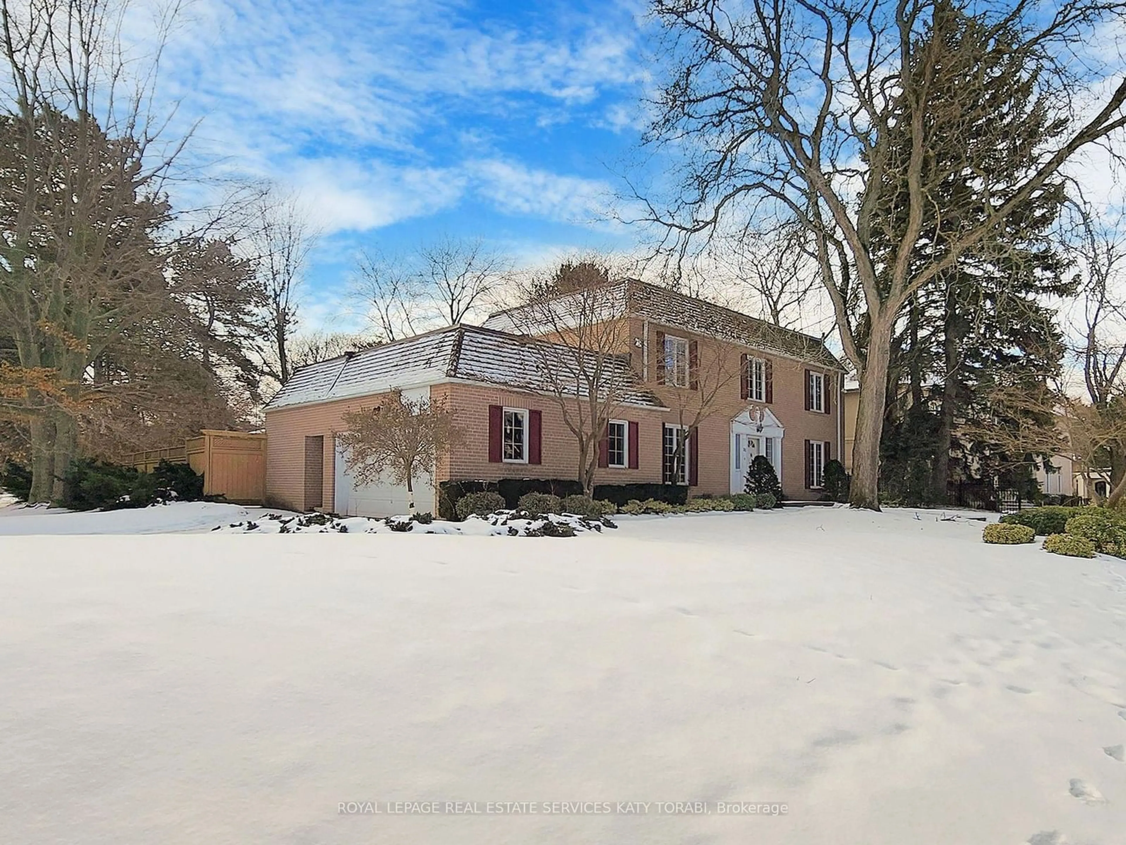 A pic from outside/outdoor area/front of a property/back of a property/a pic from drone, street for 31 Saintfield Ave, Toronto Ontario M3C 2M7