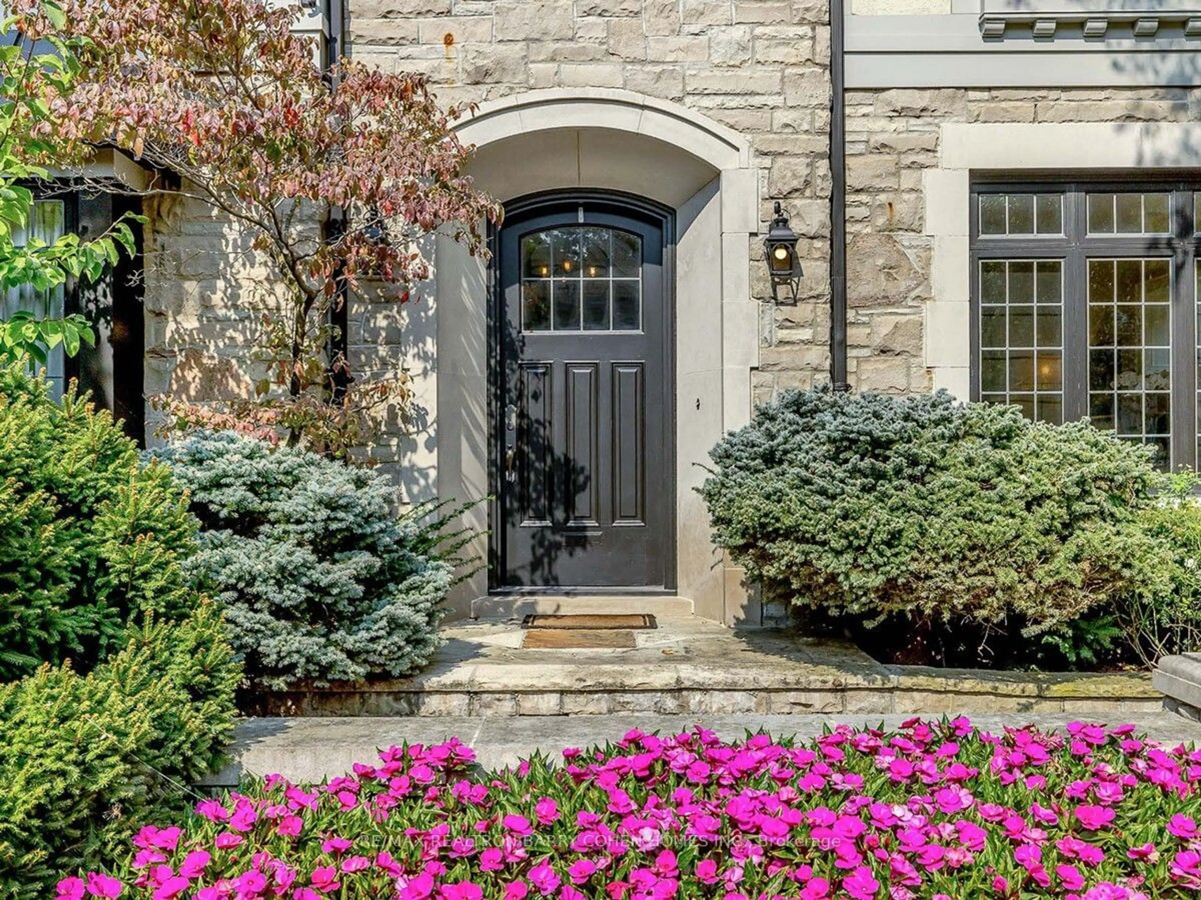 Indoor entryway for 128 Rochester Ave, Toronto Ontario M4N 1P1