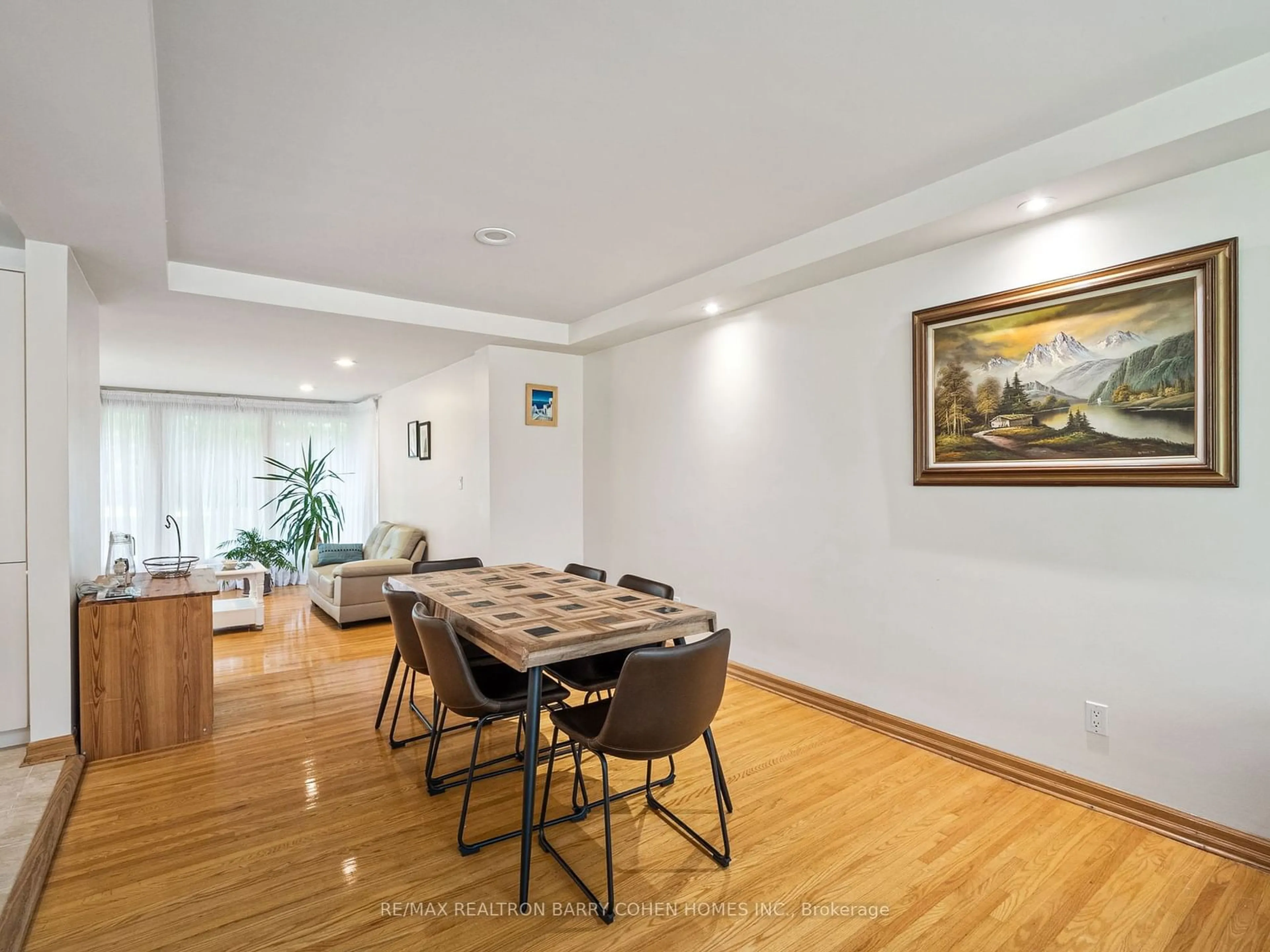 Dining room, wood/laminate floor for 120 Laurentide Dr, Toronto Ontario M3A 3E5