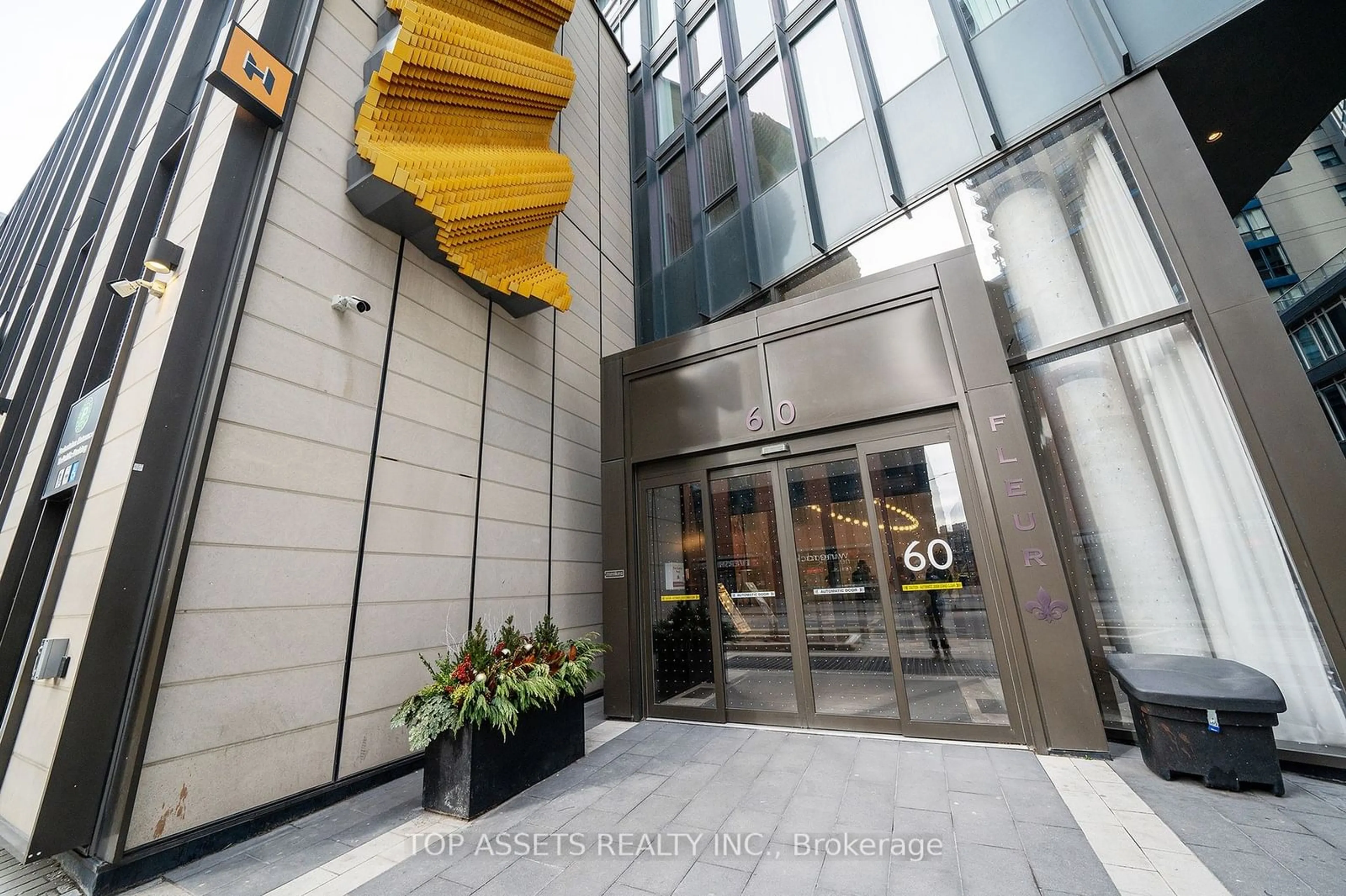 Indoor foyer for 60 shuter St #2003, Toronto Ontario M5B 0B7