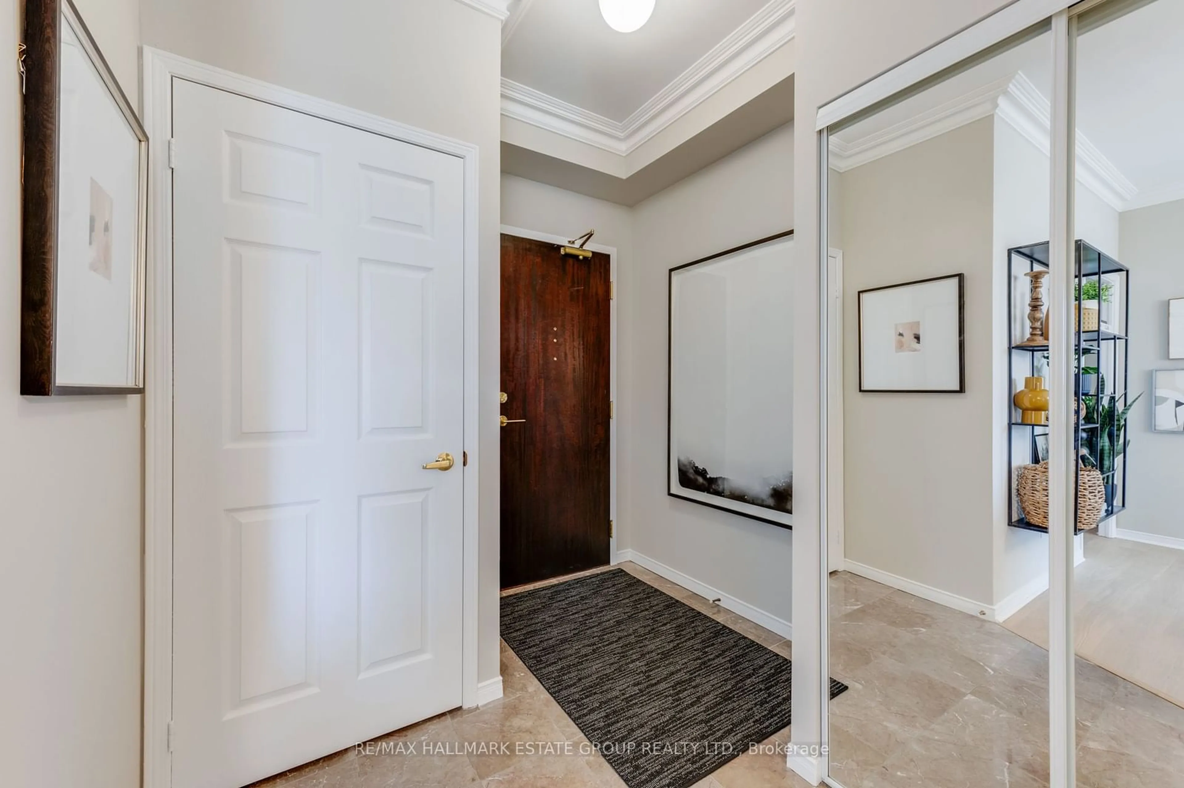 Indoor entryway for 38 Avoca Ave #1508, Toronto Ontario M4T 2B9