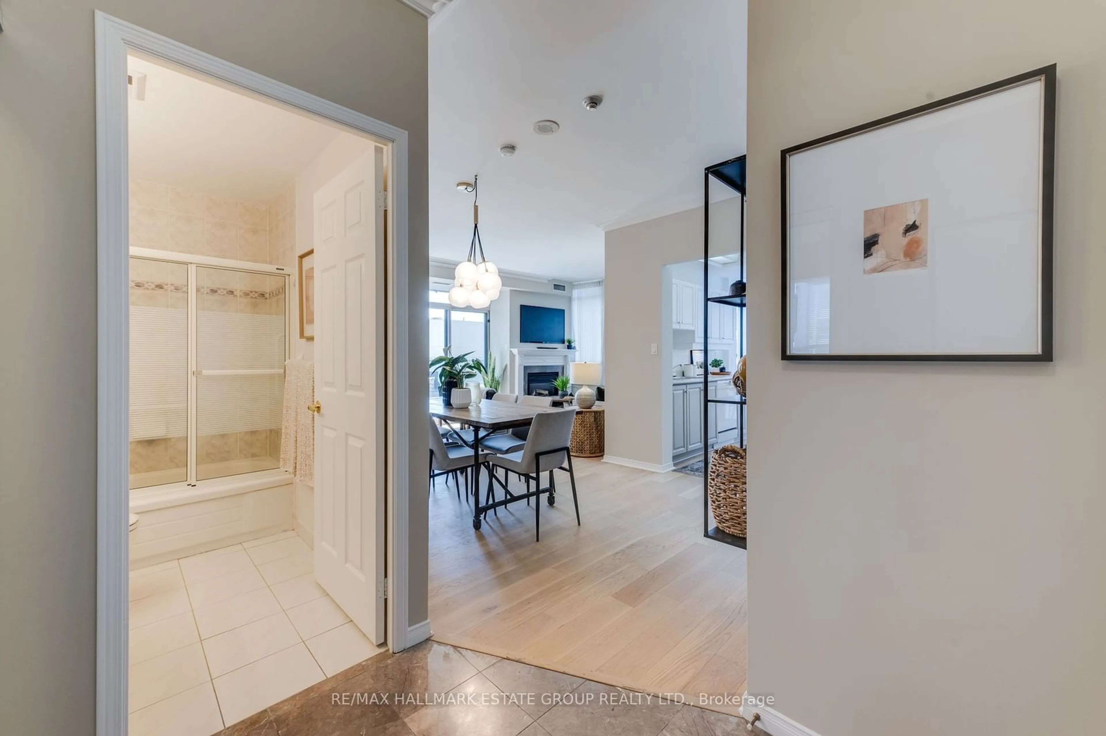 Indoor entryway for 38 Avoca Ave #1508, Toronto Ontario M4T 2B9