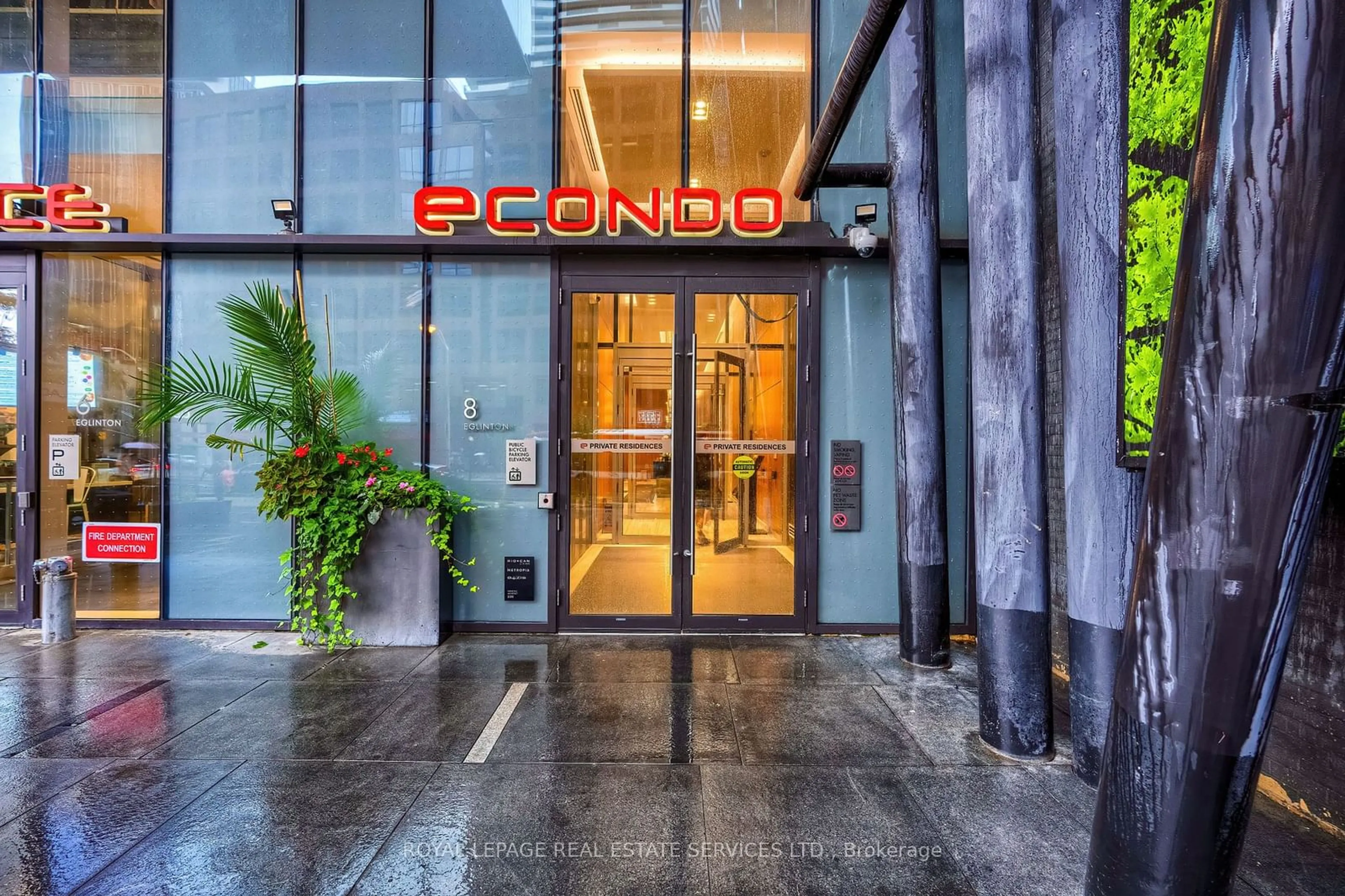 Indoor foyer for 8 Eglinton Ave #2705, Toronto Ontario M4P 0C1