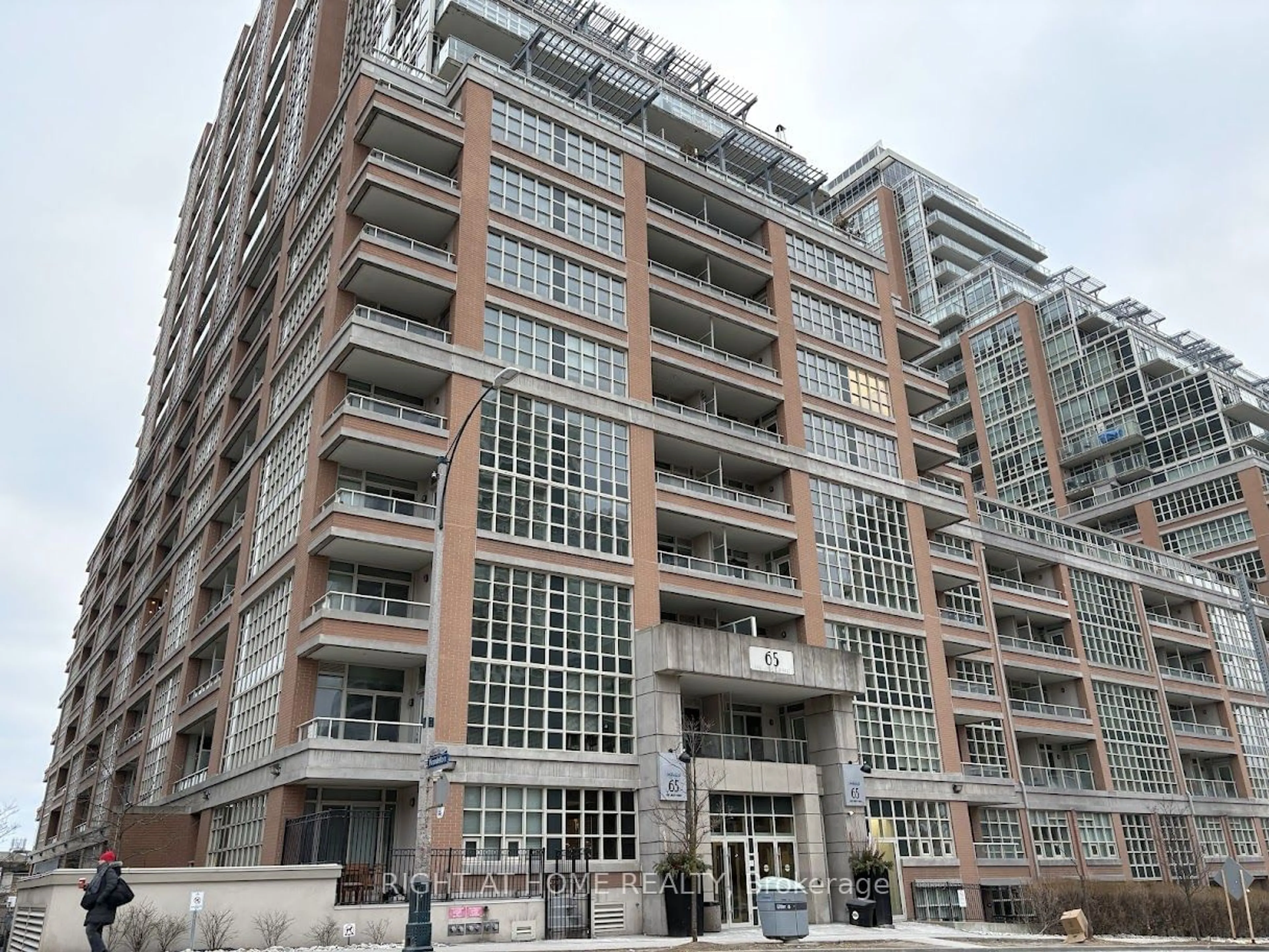 Indoor foyer for 65 East Liberty St #2306, Toronto Ontario M6K 3R2