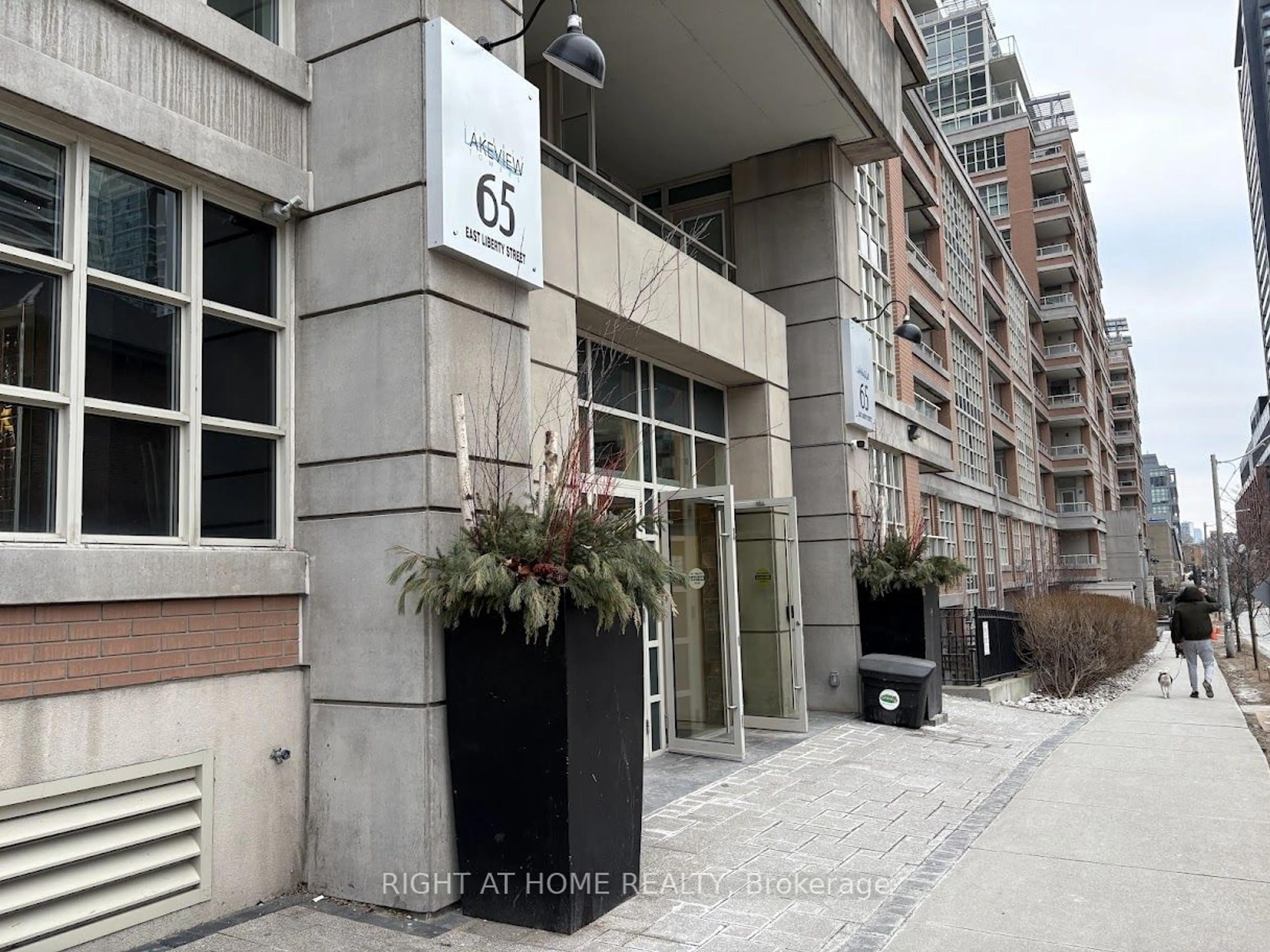 Indoor foyer for 65 East Liberty St #2306, Toronto Ontario M6K 3R2