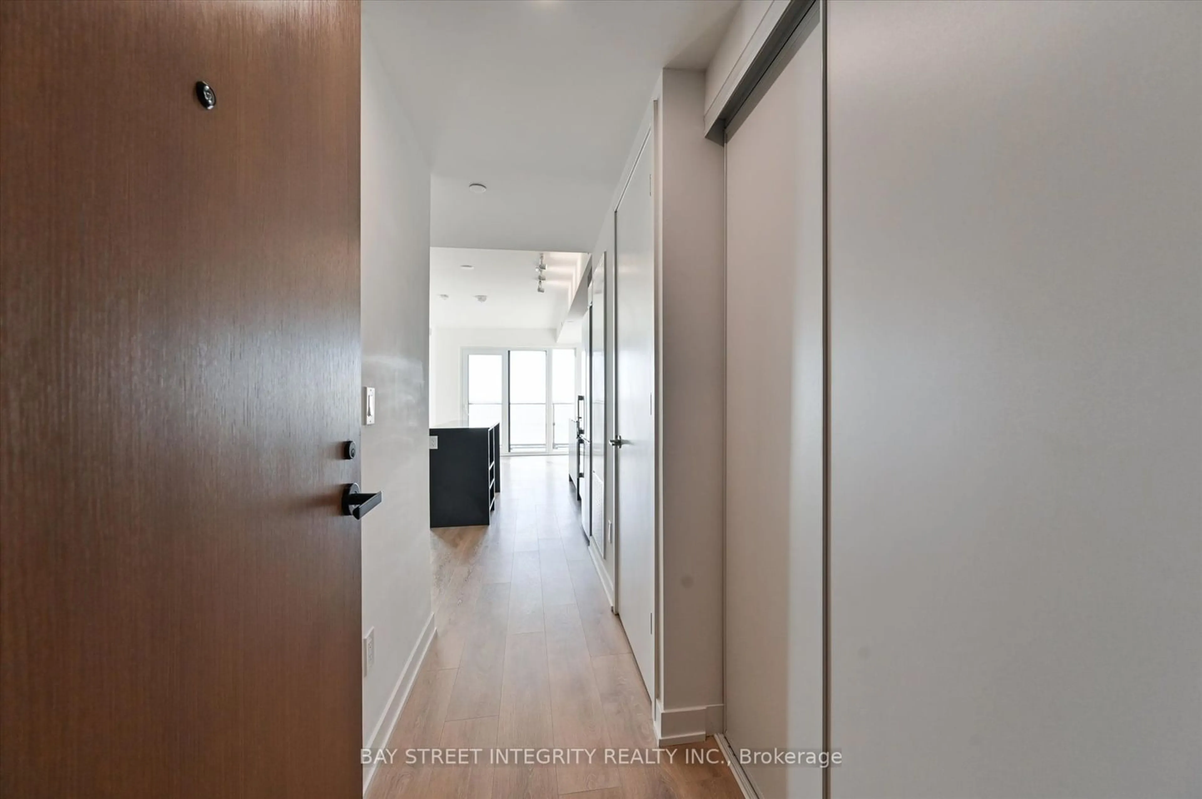 Indoor entryway for 8 Tippett Rd #1208, Toronto Ontario M3H 0E7