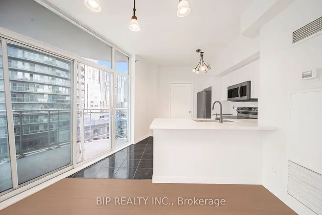 Additional property image - 600 Queens Quay Unit SPH16