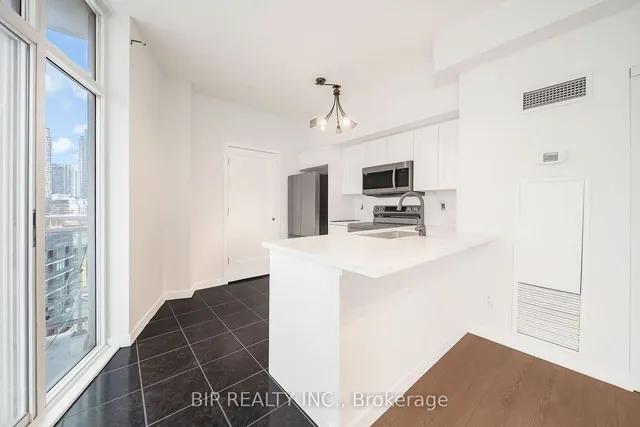Additional property image - 600 Queens Quay Unit SPH16