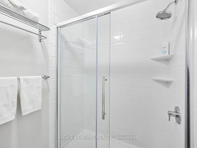 Additional image 10 of 65 Bremner Blvd Unit 1406