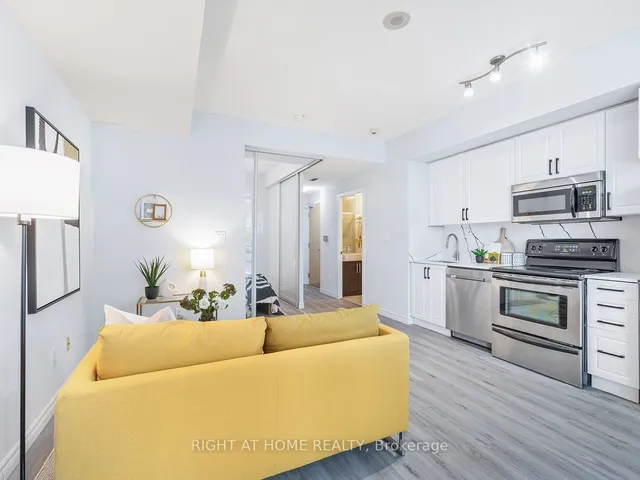 Additional image 18 of 65 Bremner Blvd Unit 1406