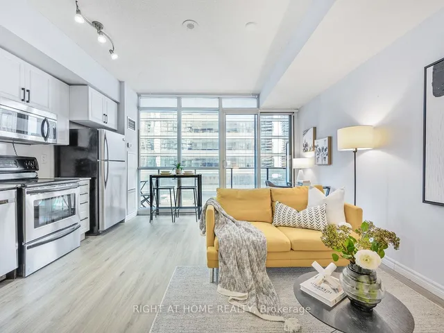 Additional image 17 of 65 Bremner Blvd Unit 1406