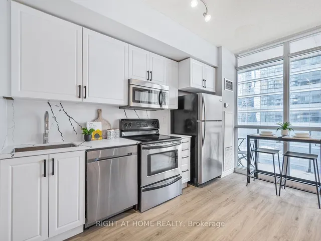 Additional image 15 of 65 Bremner Blvd Unit 1406