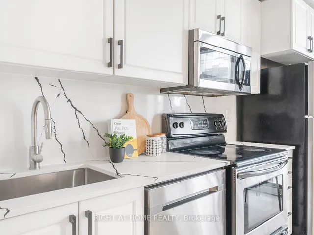 Additional image 14 of 65 Bremner Blvd Unit 1406