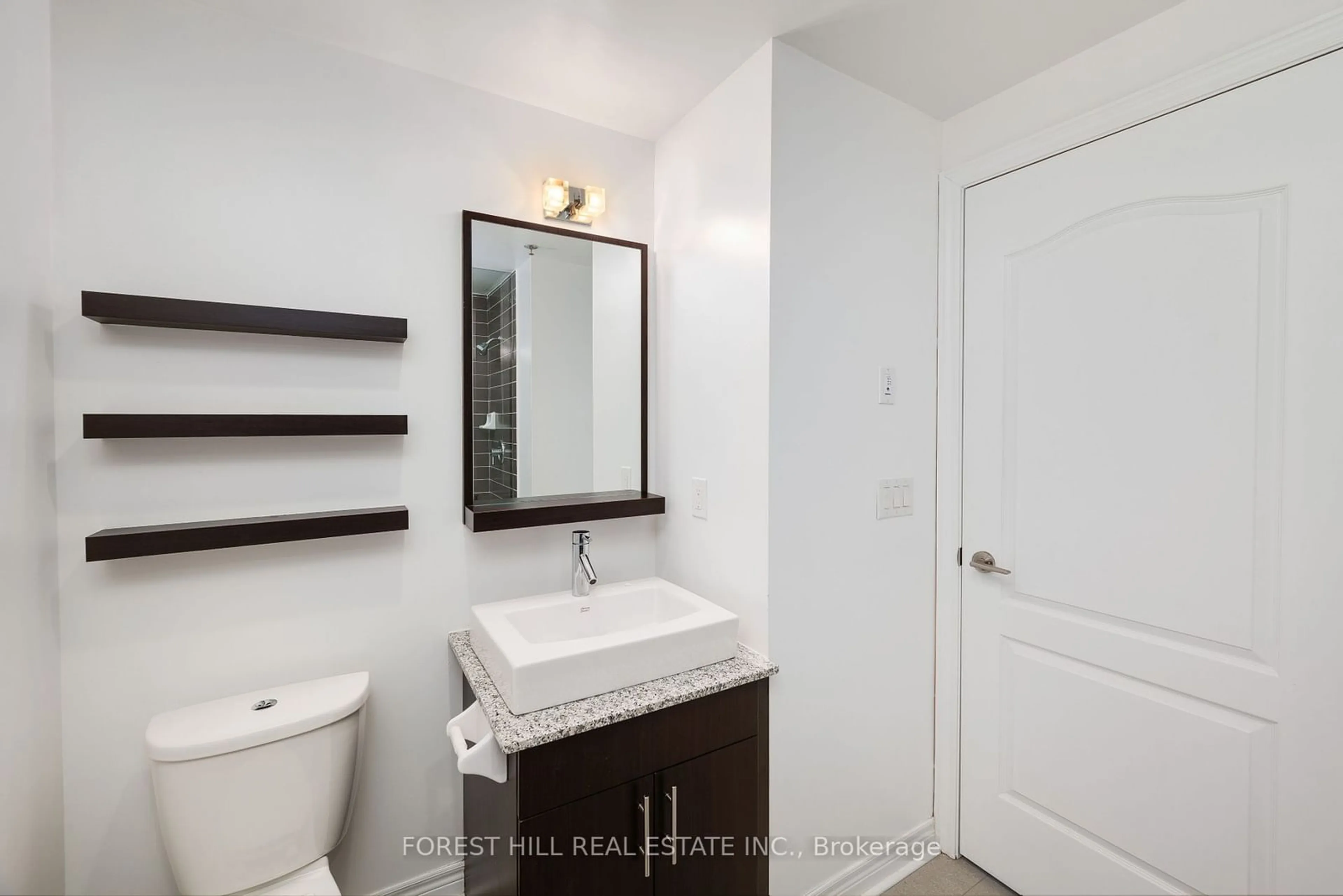 Standard bathroom, ceramic/tile floor for 2756 Old Leslie St #510, Toronto Ontario M2K 0E2