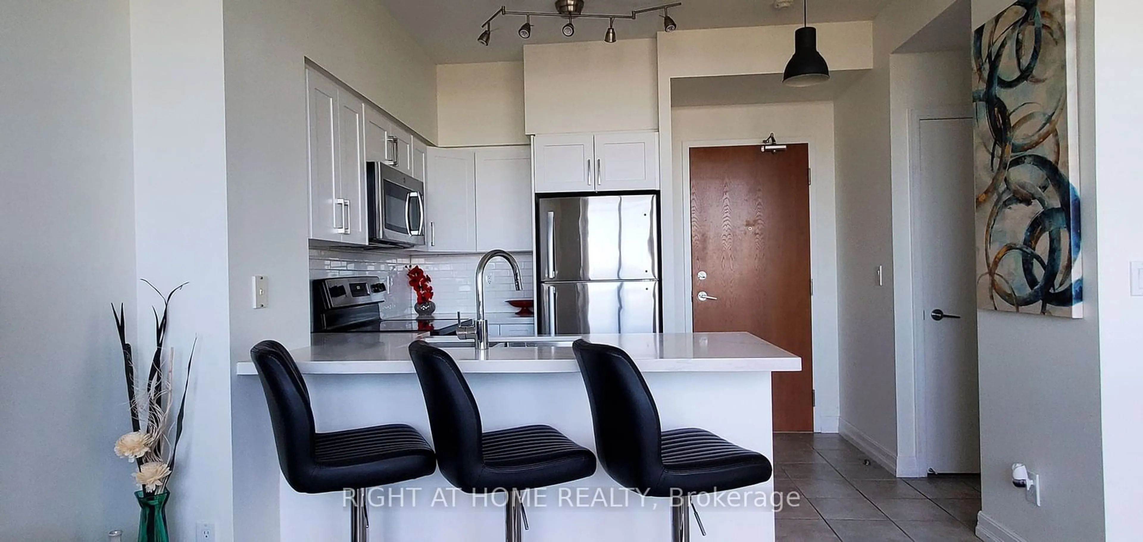 Open concept kitchen, ceramic/tile floor for 219 Fort York Blvd #2502, Toronto Ontario M5V 1B1