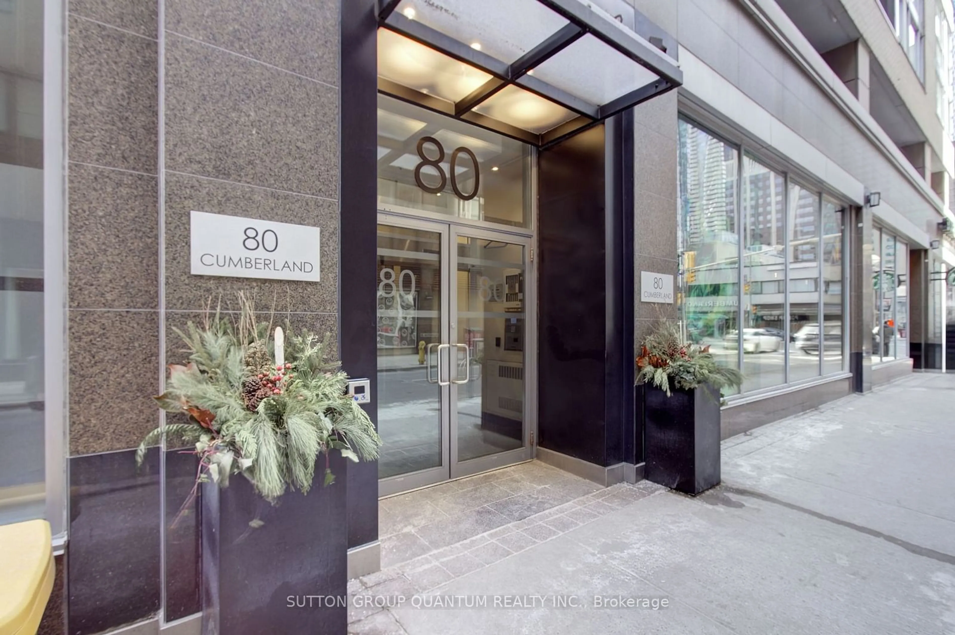 Indoor foyer for 80 Cumberland St #PH 2, Toronto Ontario M5R 3V1