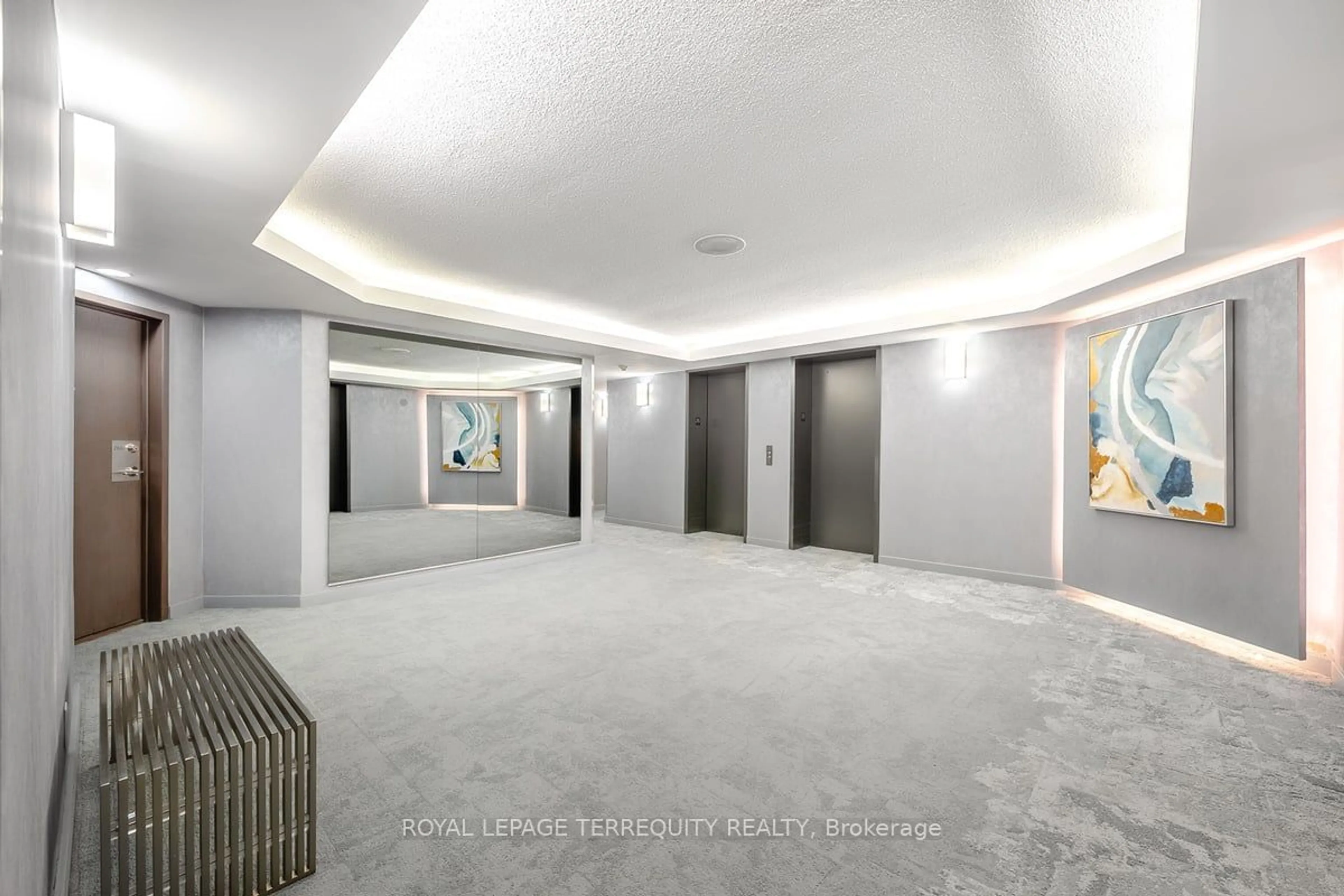 Indoor foyer for 10 Yonge St #2609, Toronto Ontario M5E 1R4