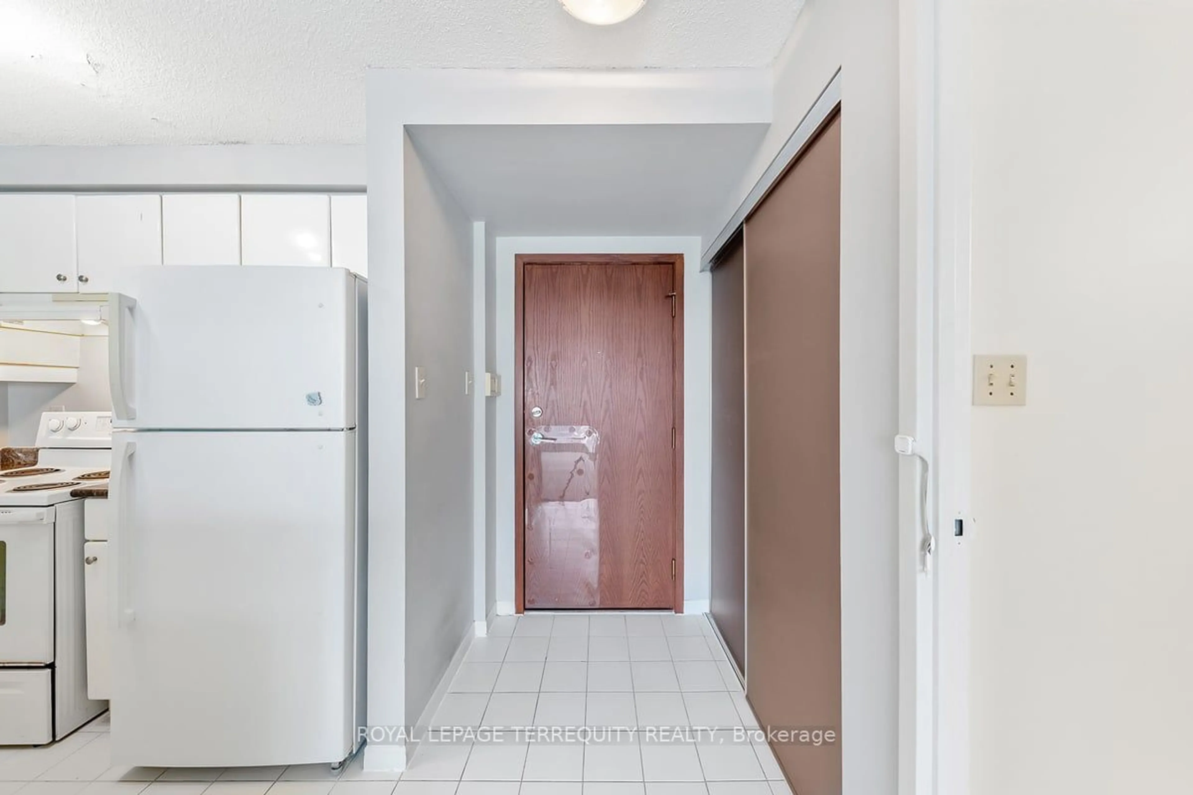 Indoor entryway for 10 Yonge St #2609, Toronto Ontario M5E 1R4