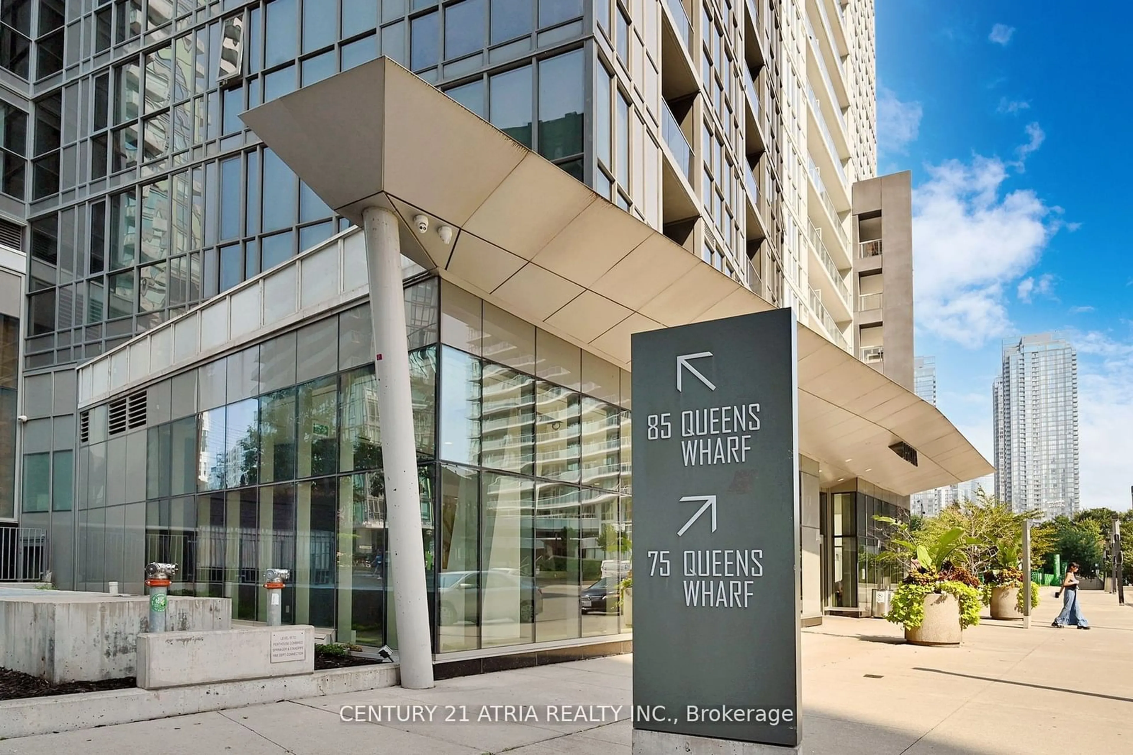 Indoor foyer for 85 Queens Wharf Rd #810, Toronto Ontario M5V 0J9