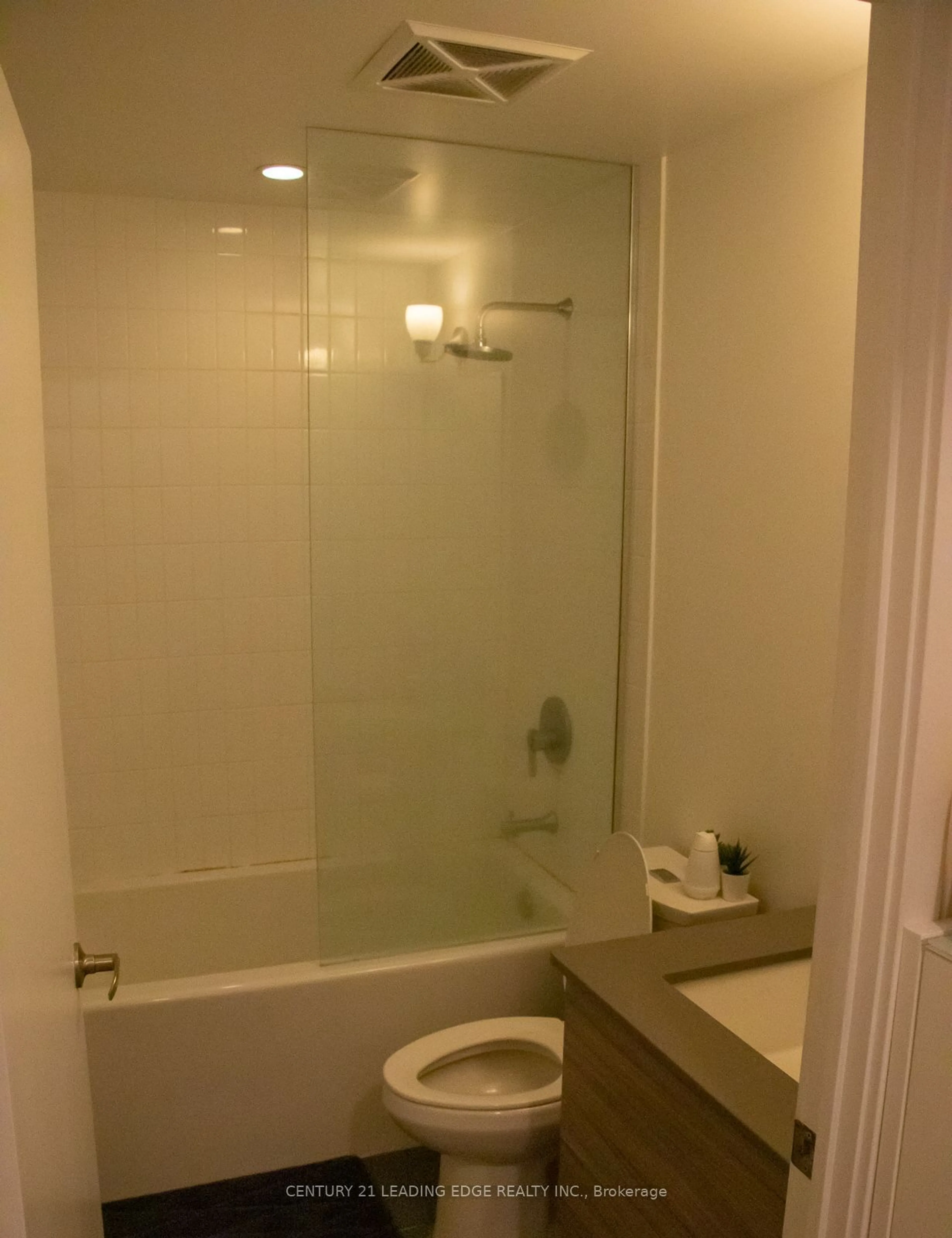 Standard bathroom, floor is not visible for 210 Simcoe St #1605, Toronto Ontario M5T 0A9