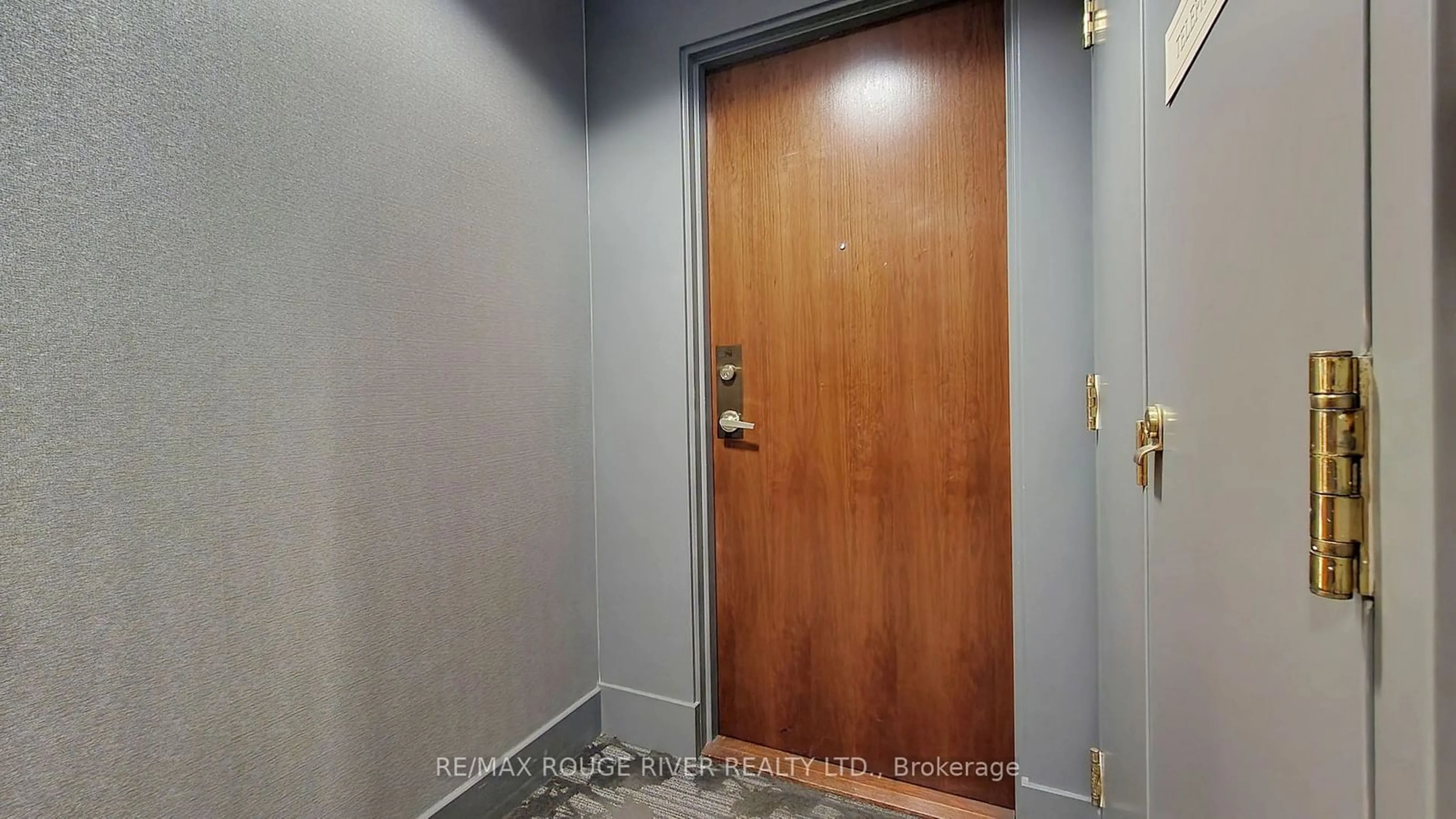 Indoor foyer for 18 Kenaston Gdns #701, Toronto Ontario M2K 3C7