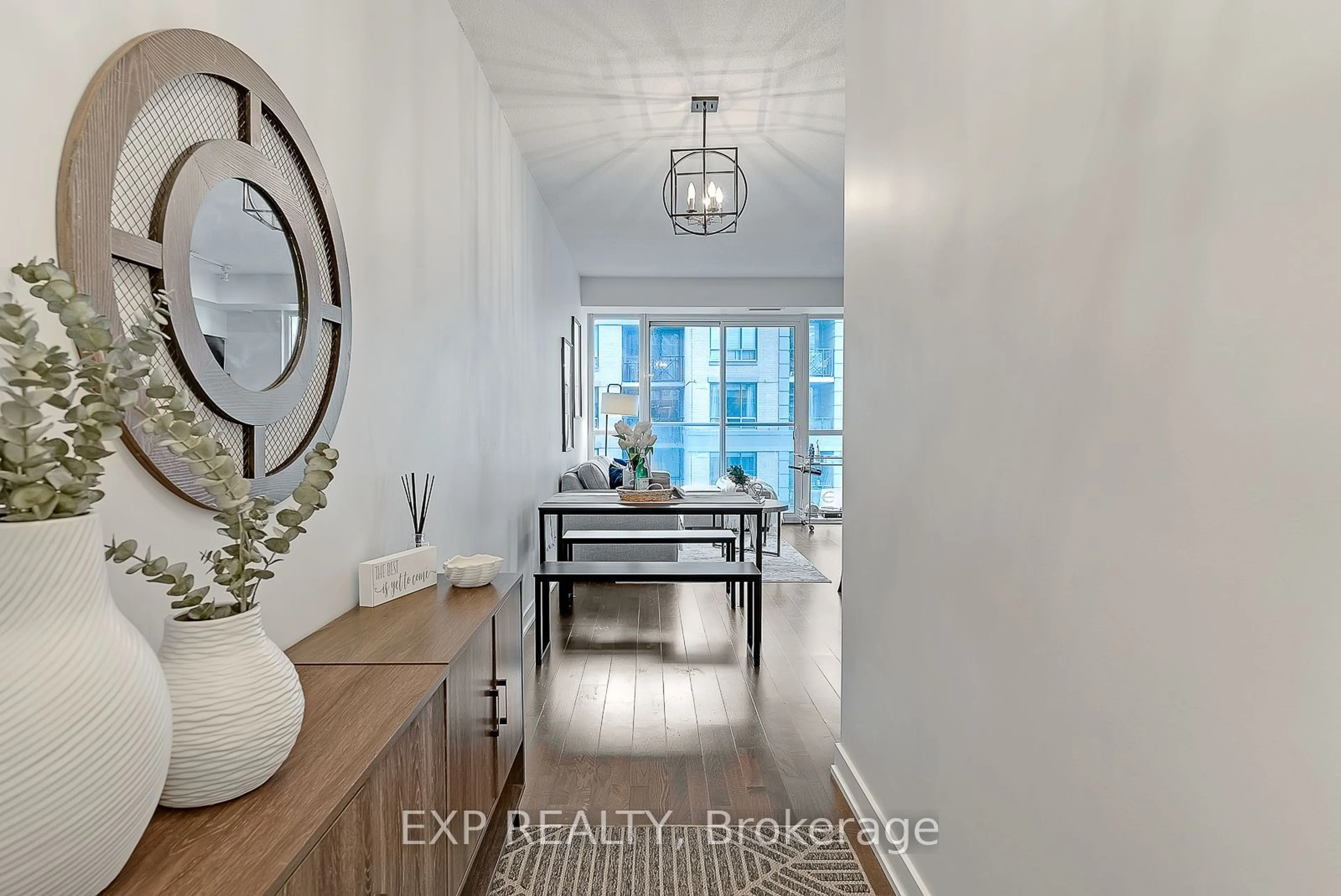 Indoor entryway for 126 Simcoe St #1407, Toronto Ontario M5H 4E6