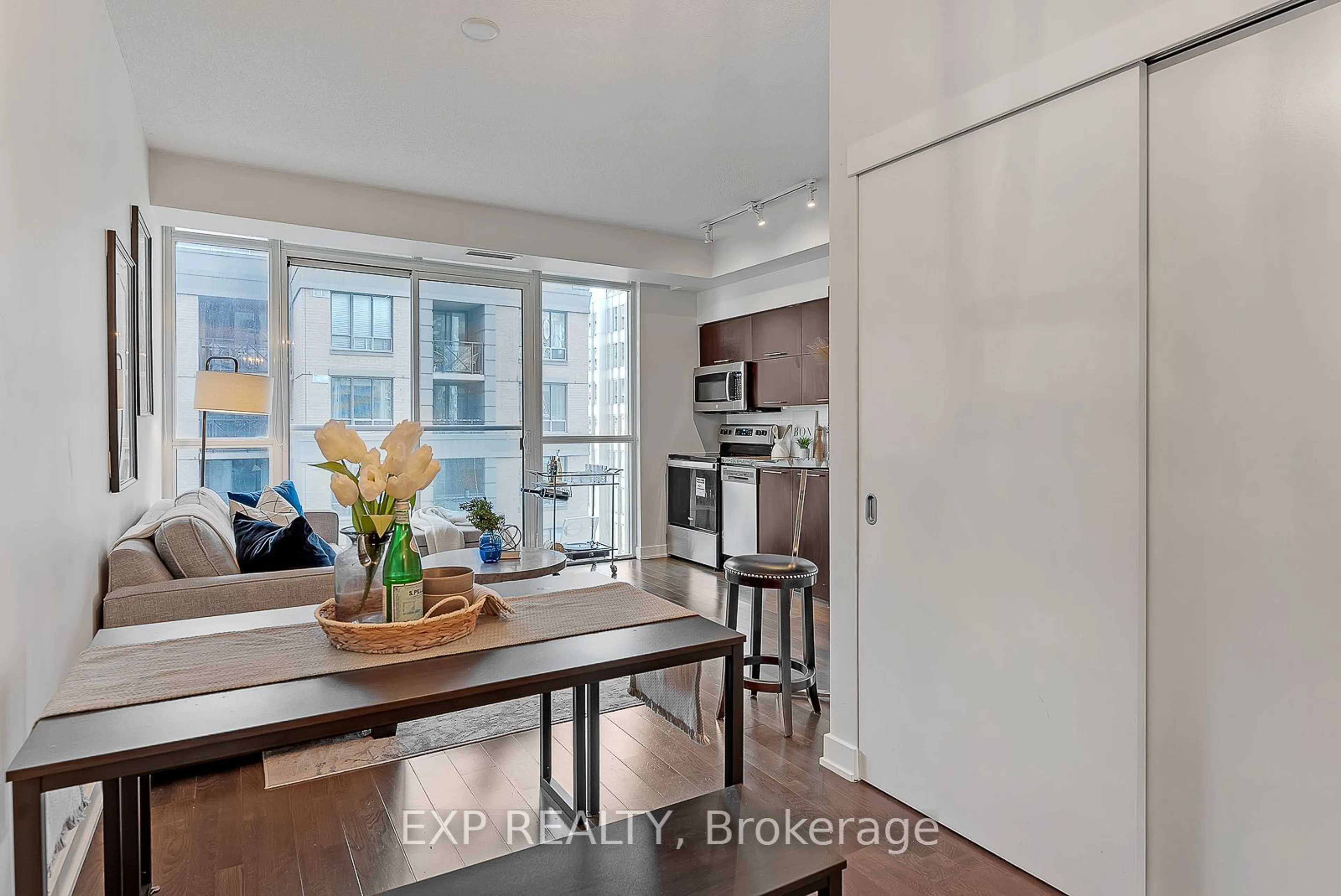 Open concept kitchen, unknown for 126 Simcoe St #1407, Toronto Ontario M5H 4E6