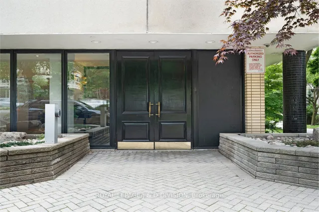 Additional property image - 581 Avenue Rd Unit 404