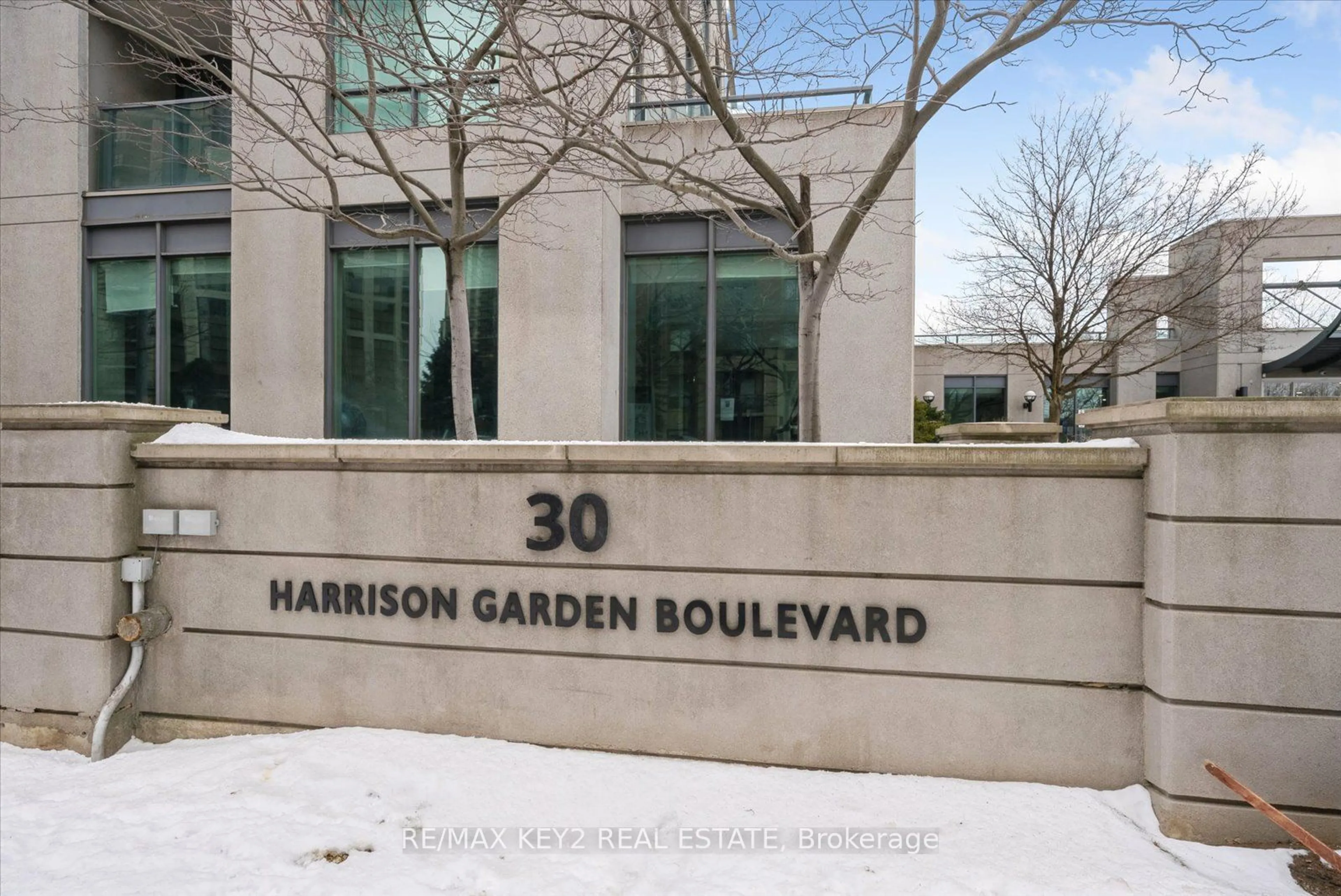 Indoor foyer for 30 Harrison Garden Blvd #206, Toronto Ontario M2N 7A9