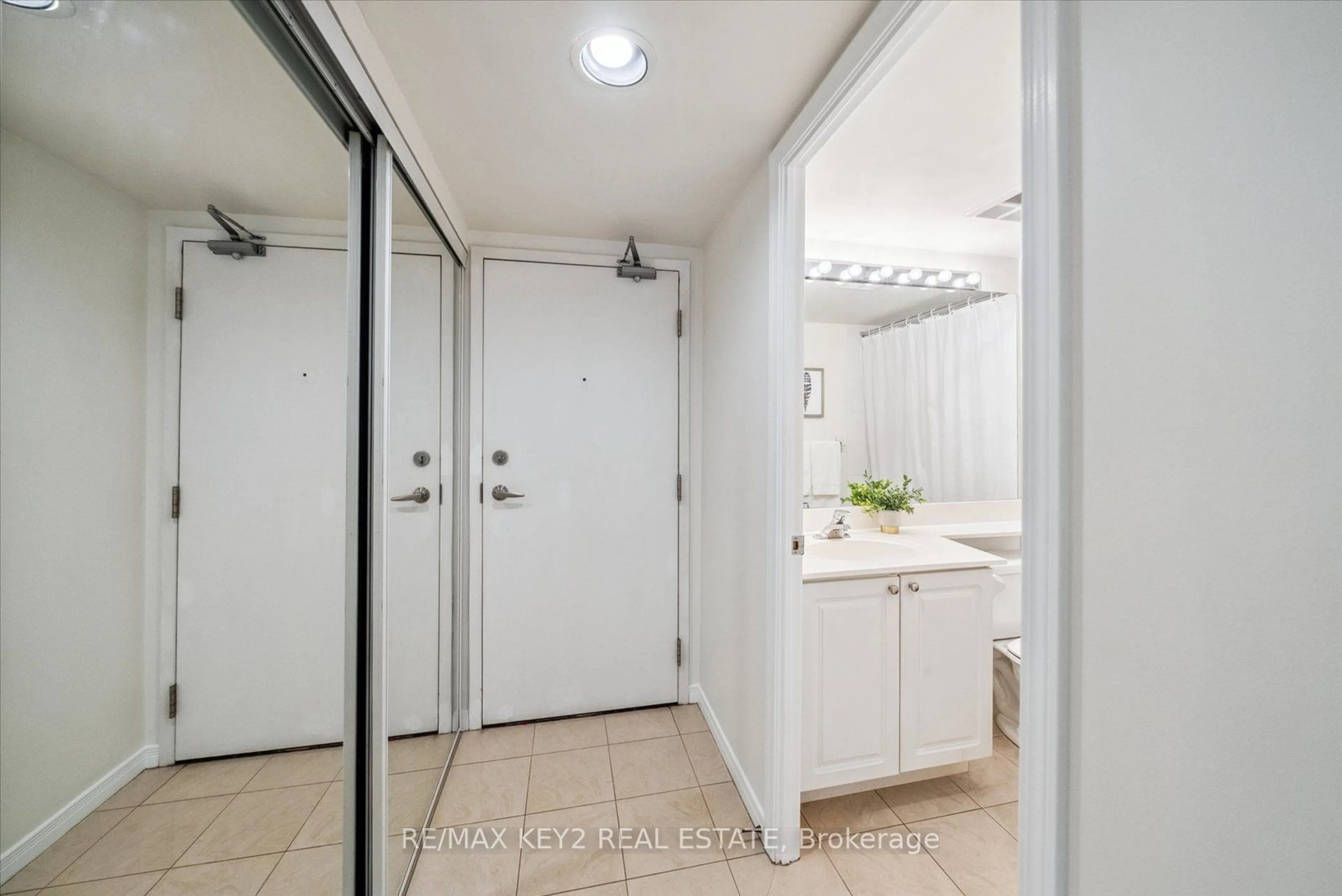 Standard bathroom, ceramic/tile floor for 30 Harrison Garden Blvd #206, Toronto Ontario M2N 7A9