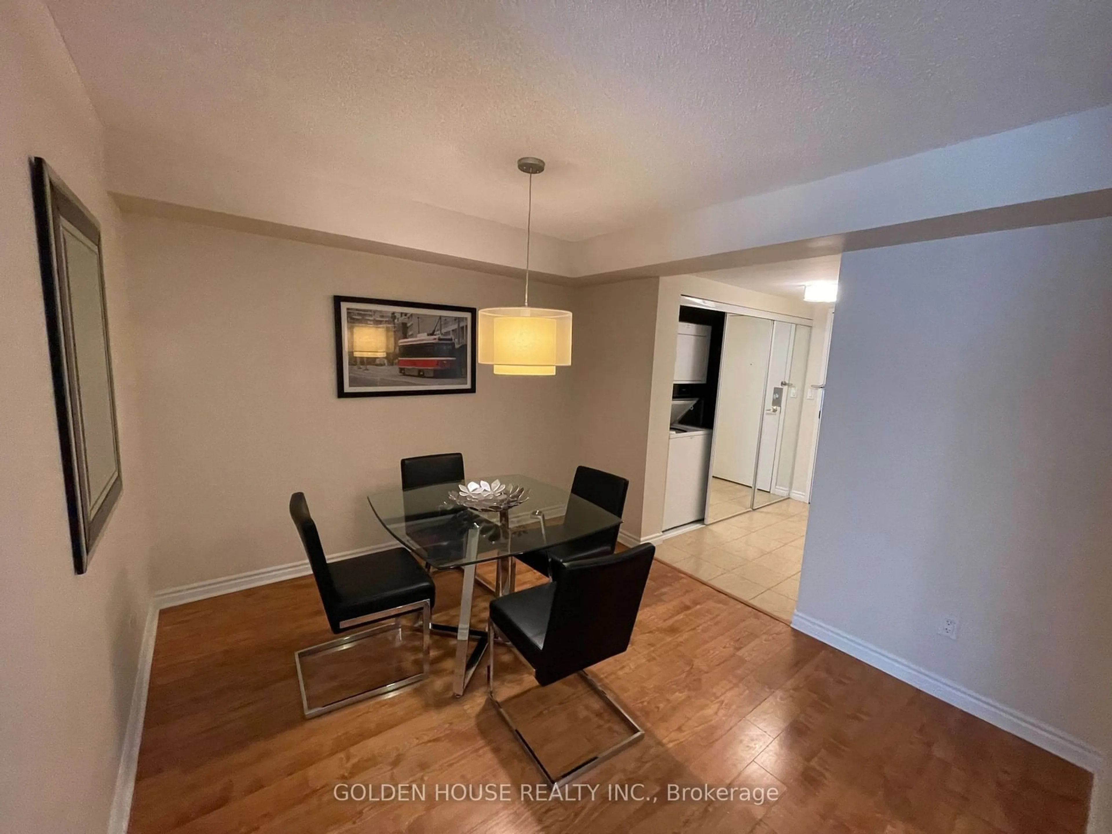 A pic of a room for 168 Simcoe St #510, Toronto Ontario M5H 4C9